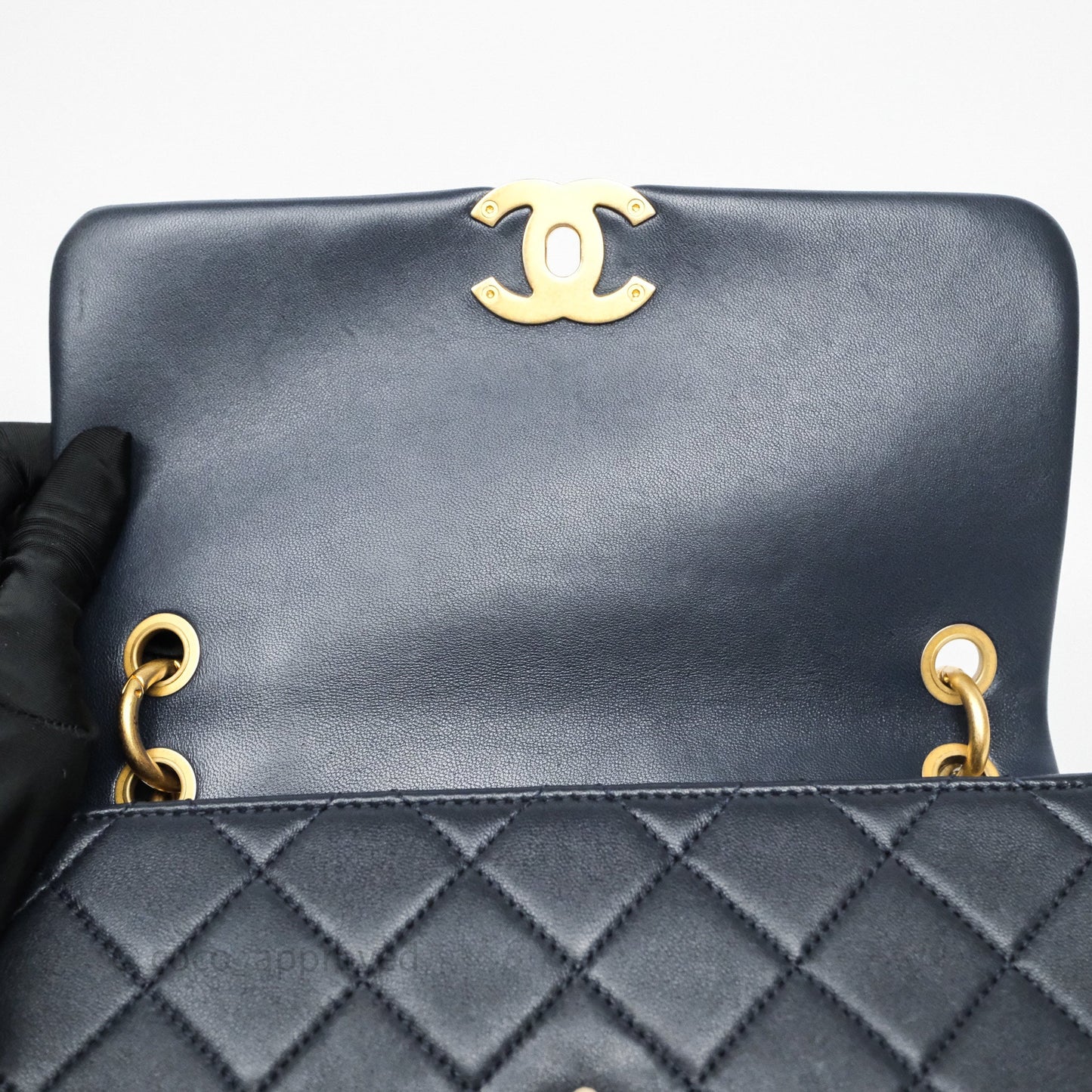 Chanel Quilted Entwined Chain Bag Navy Lambskin Aged Gold Hardware 21P