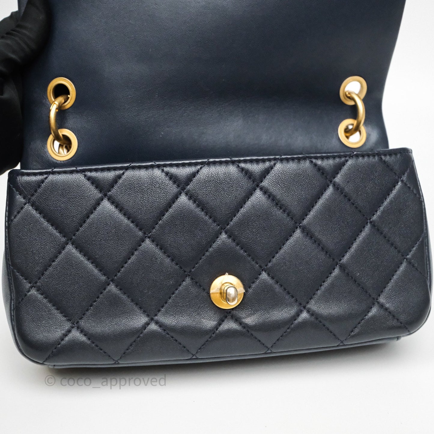 Chanel Quilted Entwined Chain Bag Navy Lambskin Aged Gold Hardware 21P