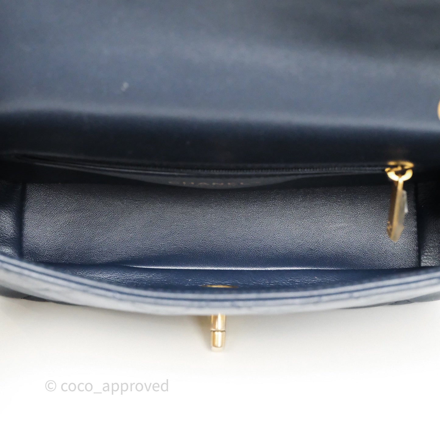 Chanel Quilted Entwined Chain Bag Navy Lambskin Aged Gold Hardware 21P