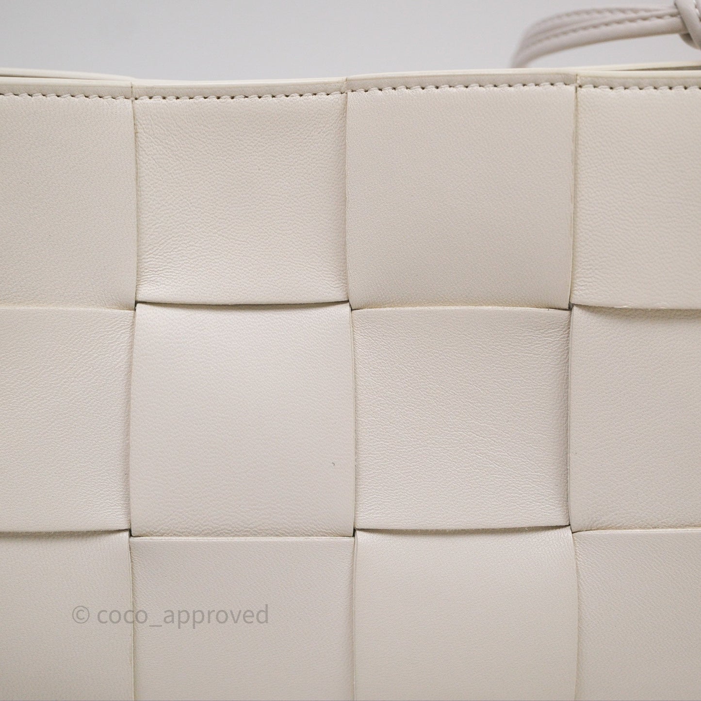 Bottega Veneta Shoulder Bag White Intrecciato Lambskin