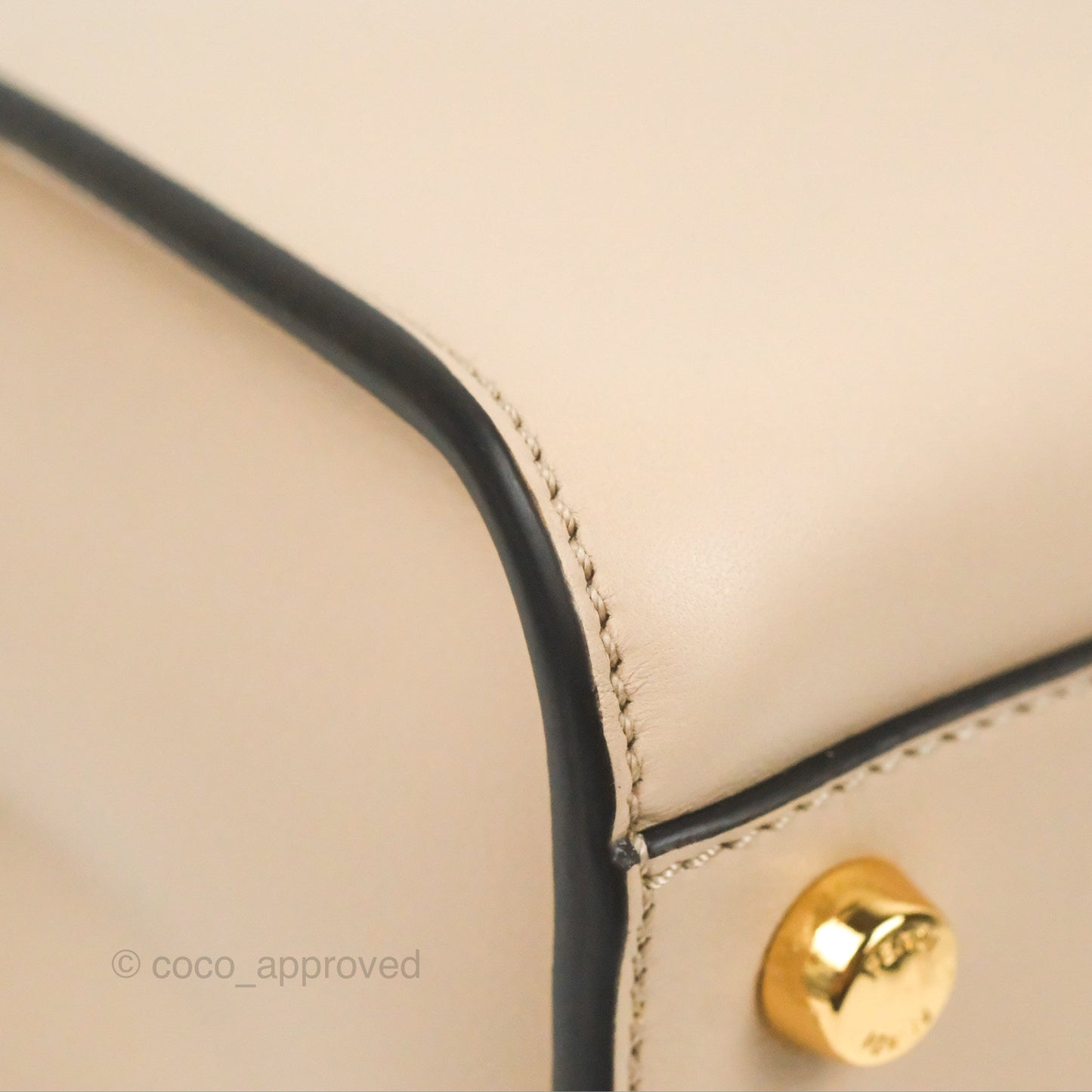 Fendi Peekaboo Iconic Essentially Bag Light Beige