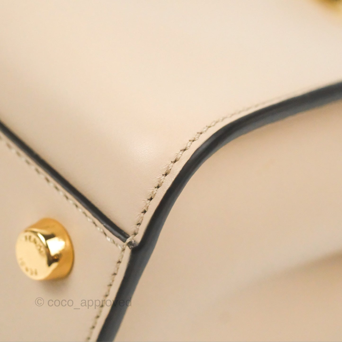 Fendi Peekaboo Iconic Essentially Bag Light Beige
