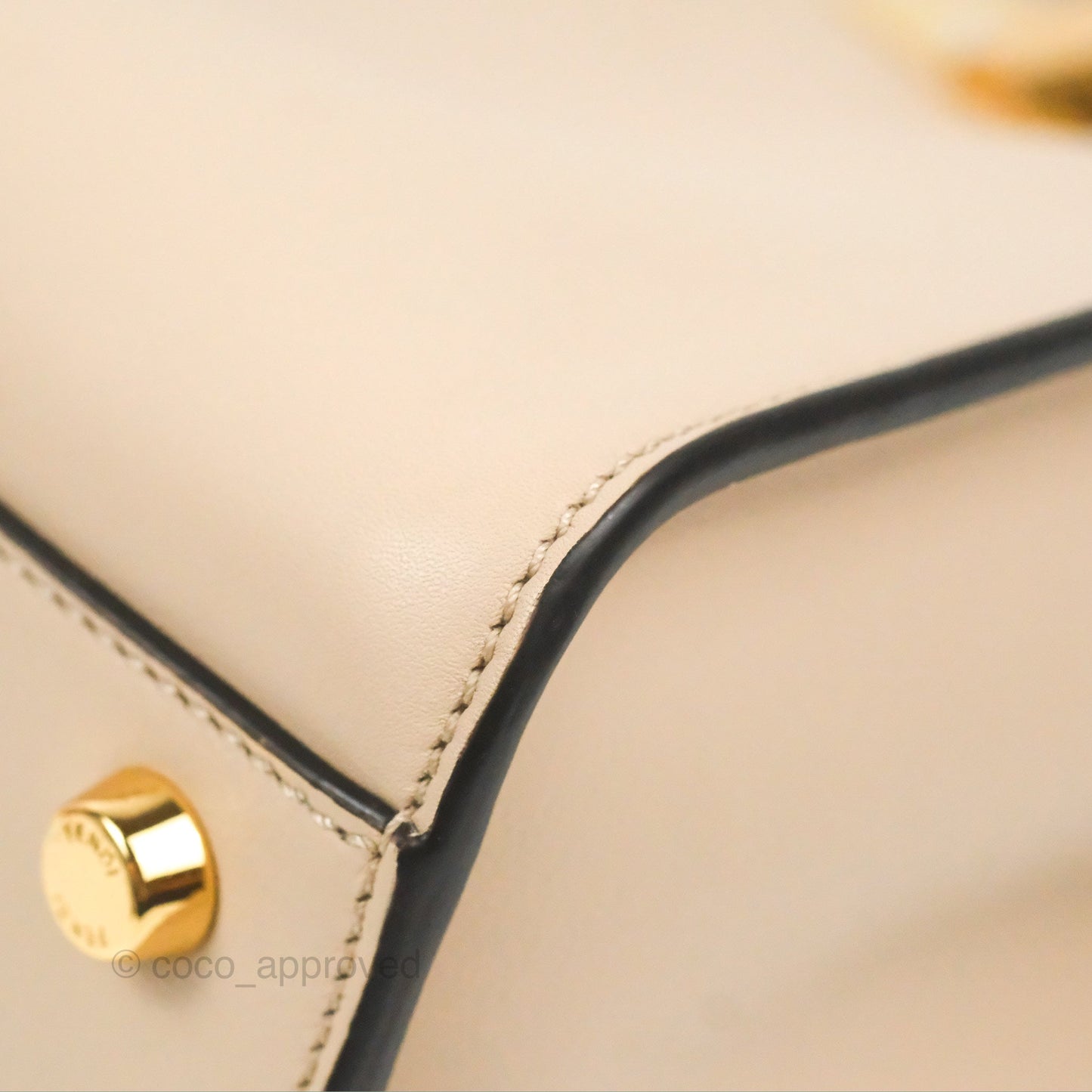 Fendi Peekaboo Iconic Essentially Bag Light Beige