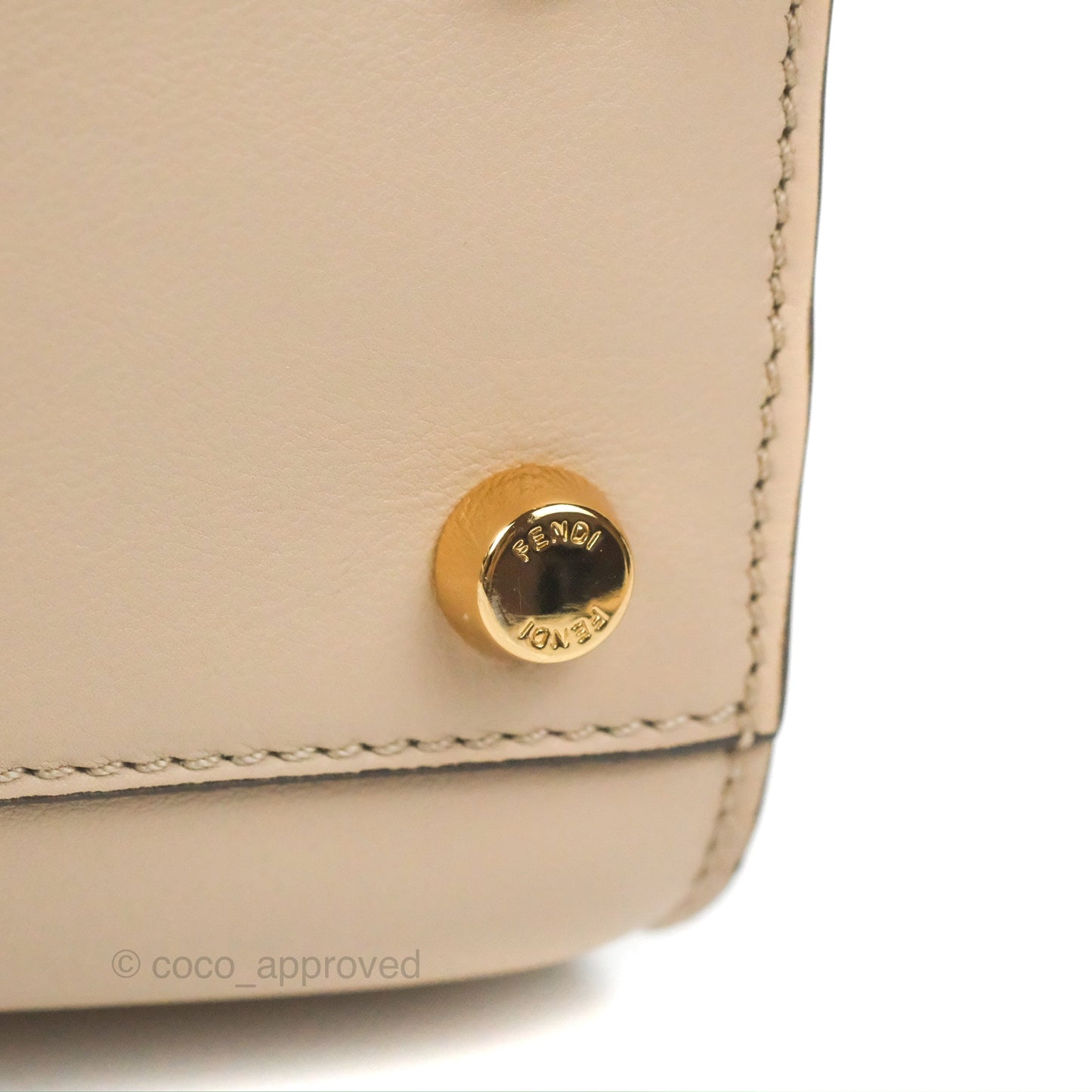 Fendi Peekaboo Iconic Essentially Bag Light Beige