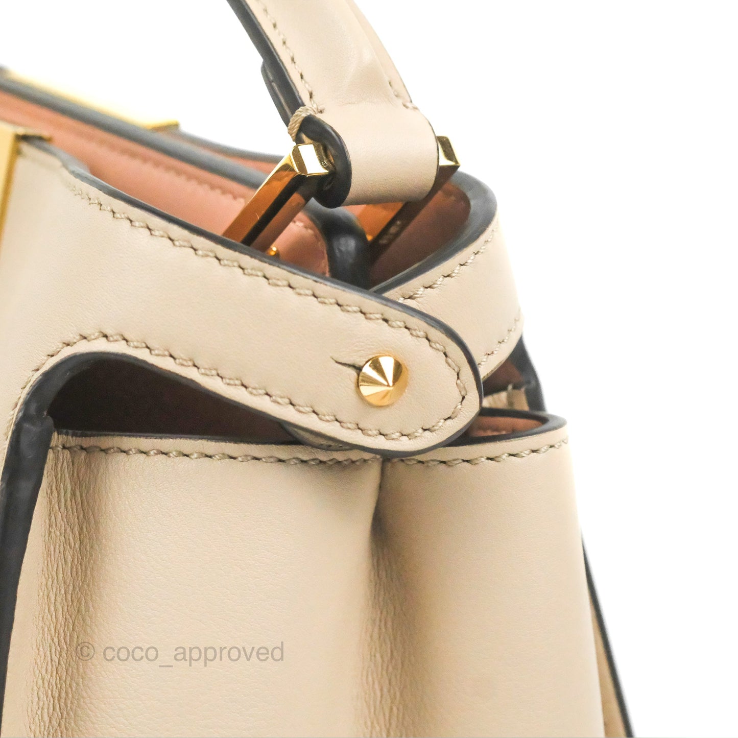 Fendi Peekaboo Iconic Essentially Bag Light Beige