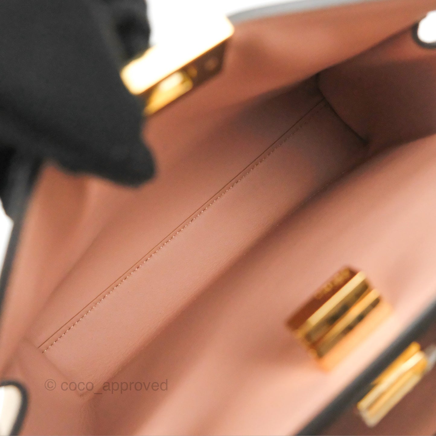 Fendi Peekaboo Iconic Essentially Bag Light Beige