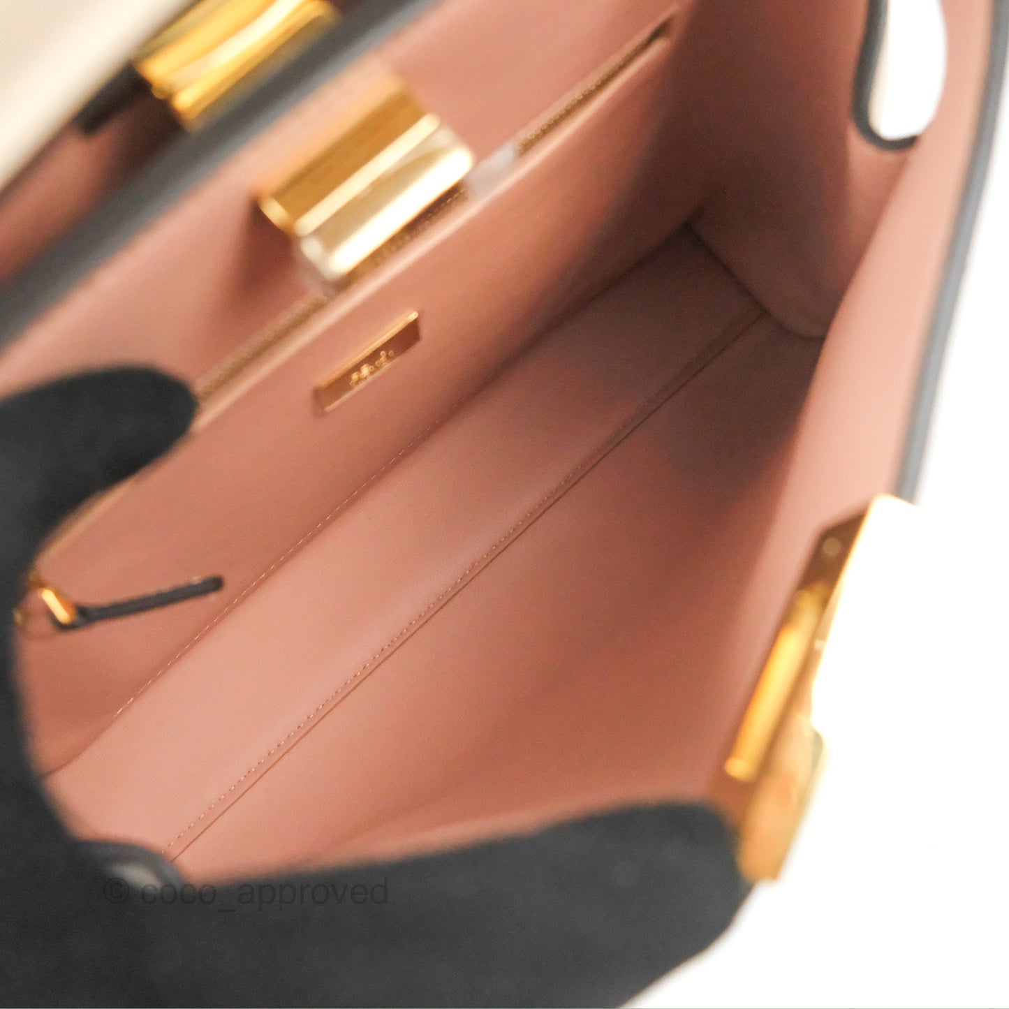 Fendi Peekaboo Iconic Essentially Bag Light Beige