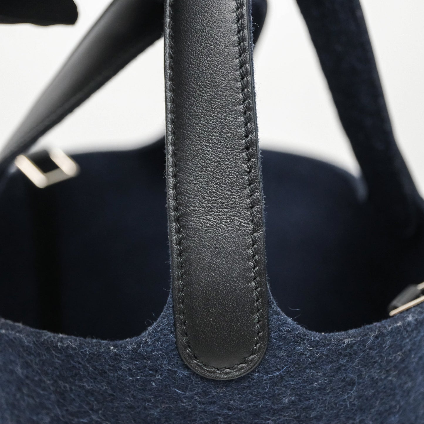 Hermès Picotin 18 Bleu Nuit 2Z / Swift Noir 89 Wool Feutre Swift Palladium Hardware