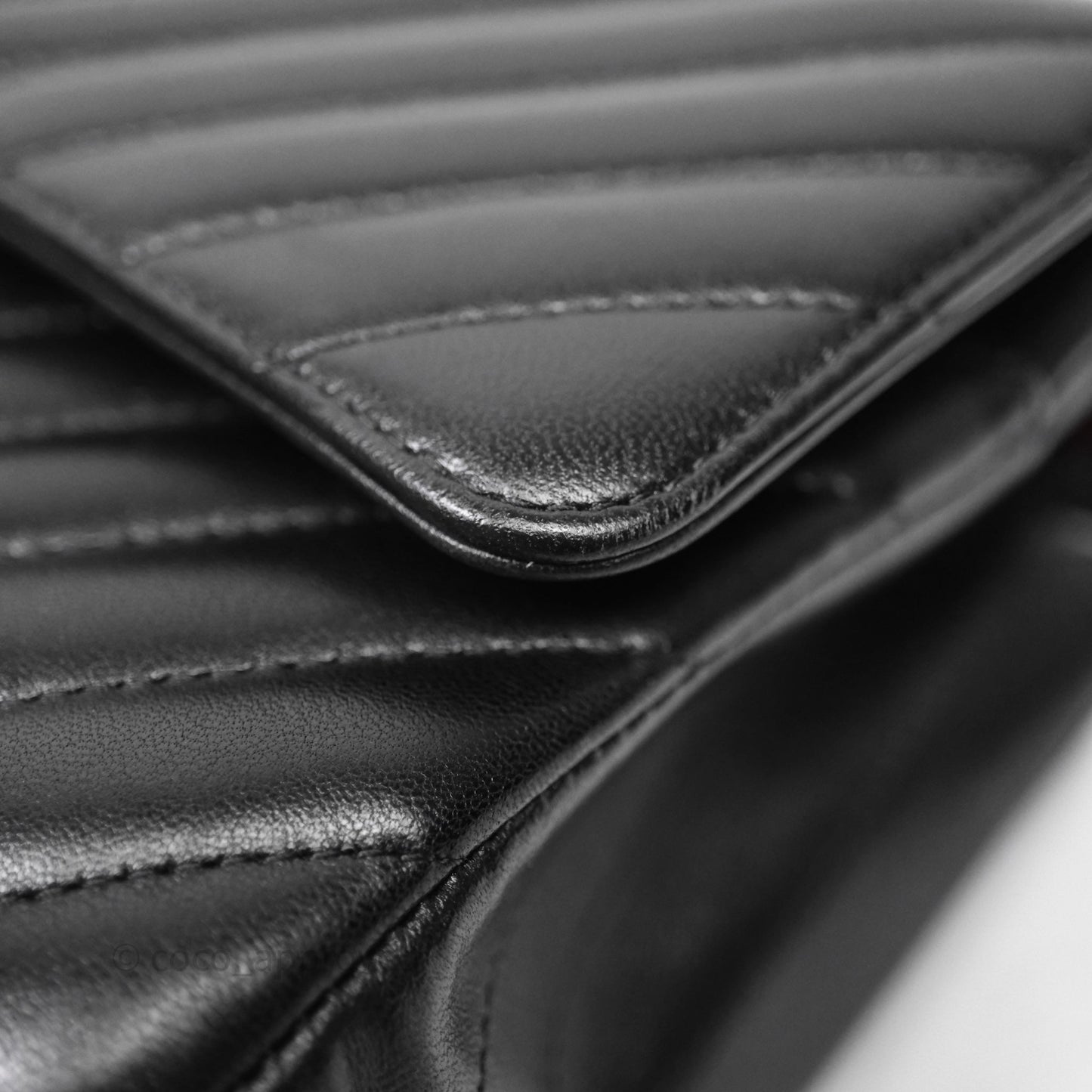 Chanel Classic M/L Medium Flap Chevron Black Lambskin Gold Hardware