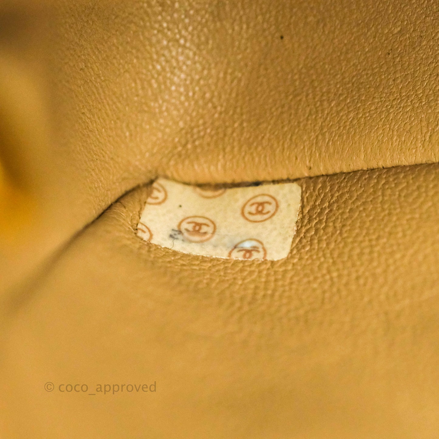 Chanel Quilted Beige Lambskin Medium Vintage Classic Diana Flap Bag