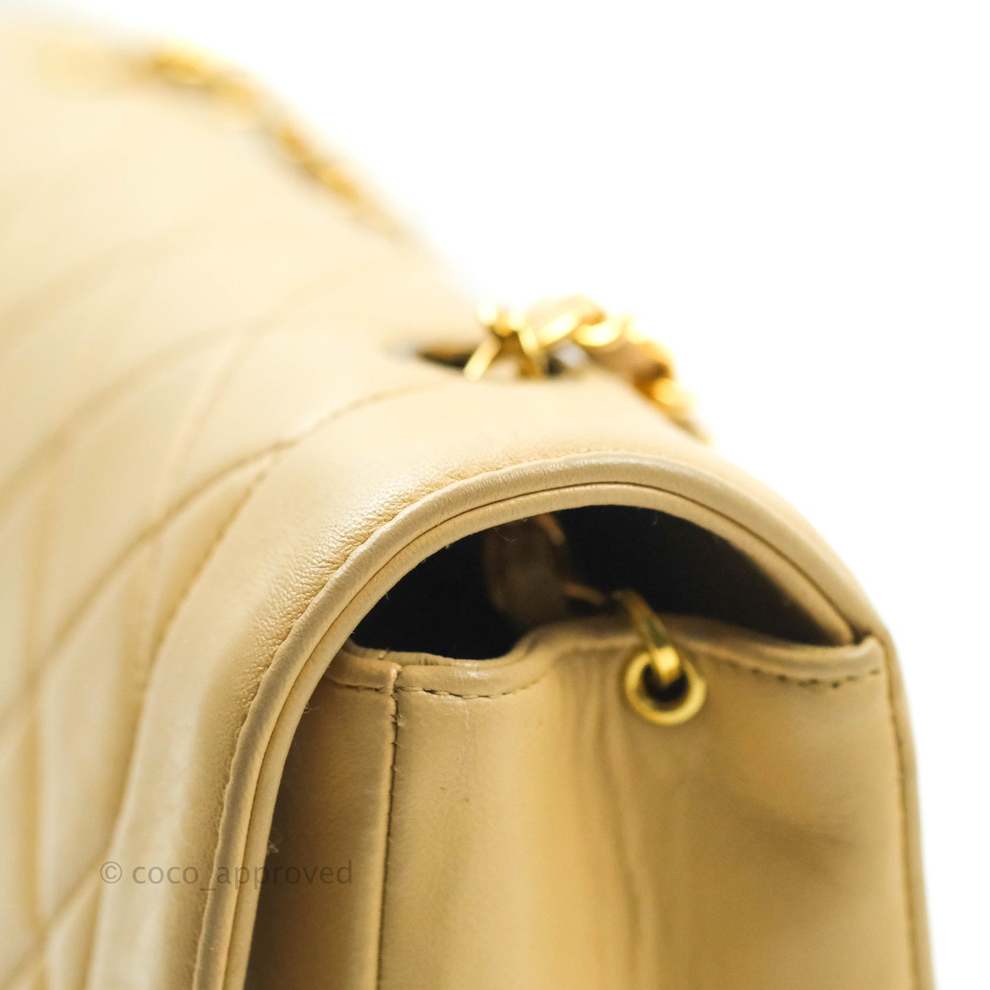 Chanel Quilted Beige Lambskin Medium Vintage Classic Diana Flap Bag