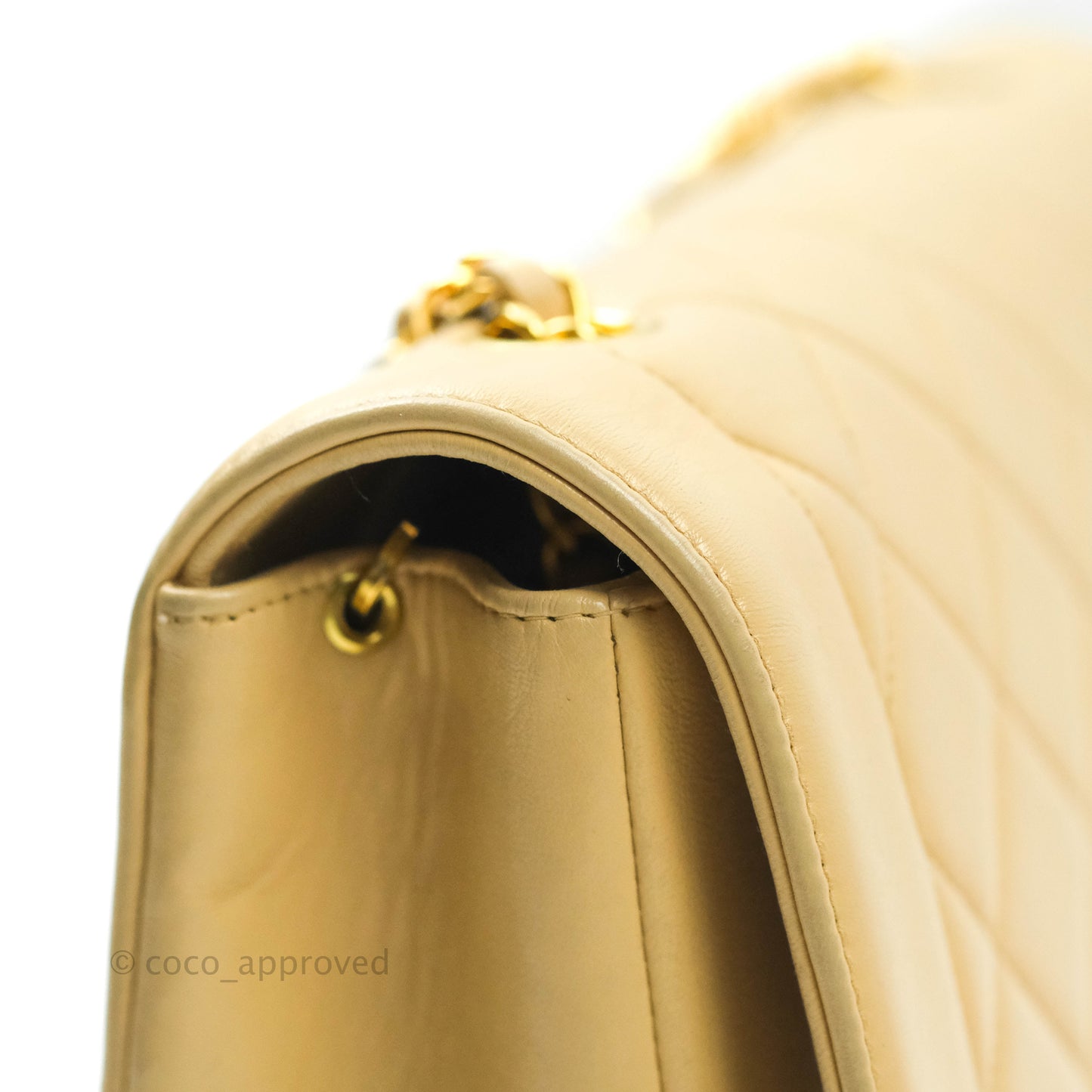 Chanel Quilted Beige Lambskin Medium Vintage Classic Diana Flap Bag