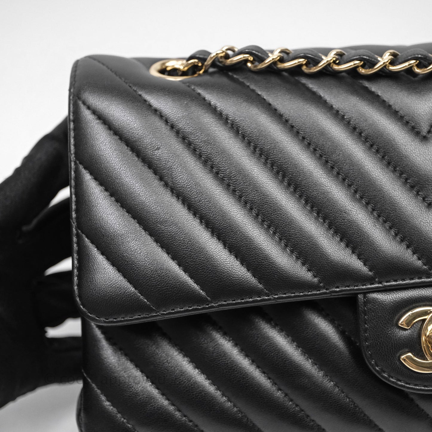 Chanel Classic M/L Medium Flap Chevron Black Lambskin Gold Hardware