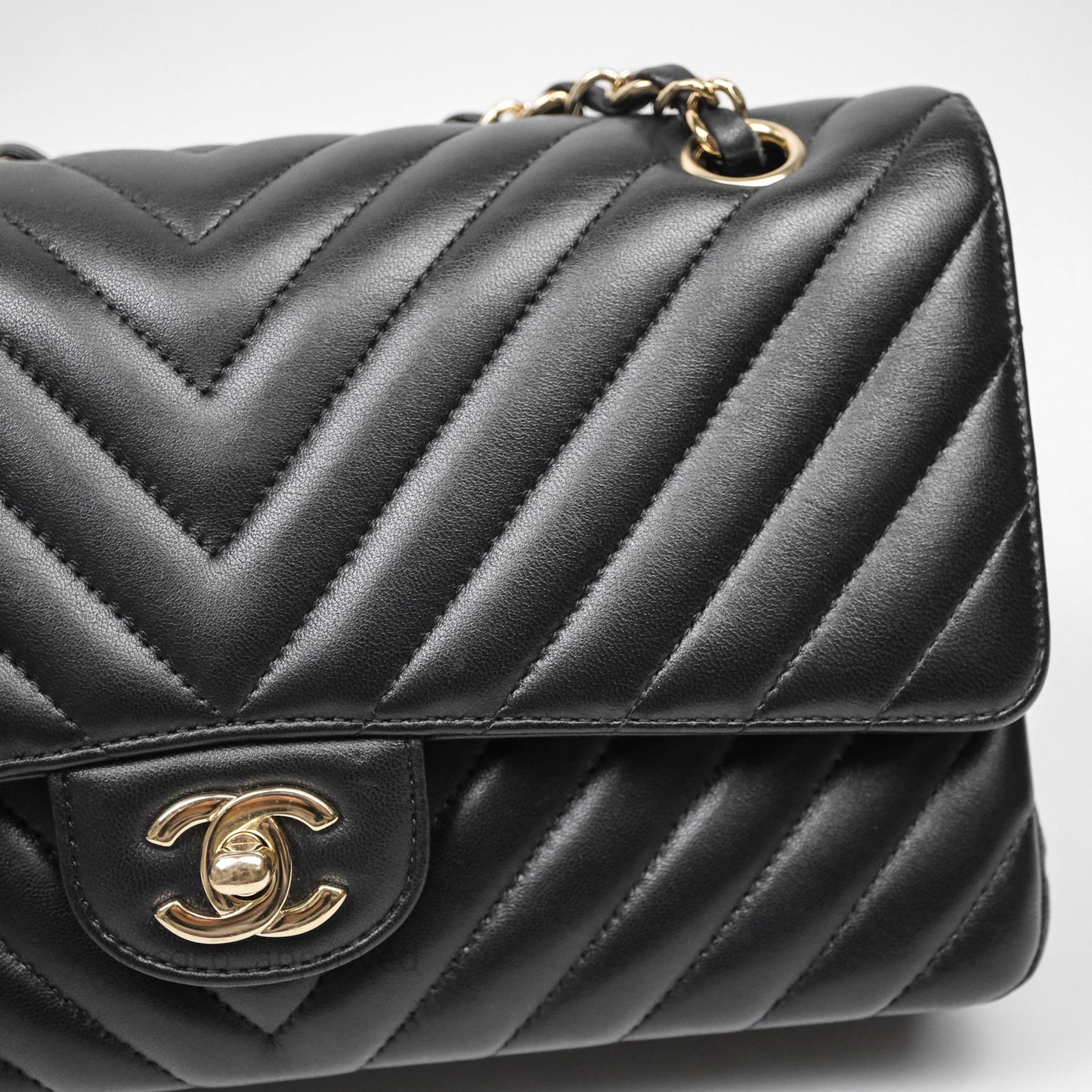 Chanel Classic M/L Medium Flap Chevron Black Lambskin Gold Hardware