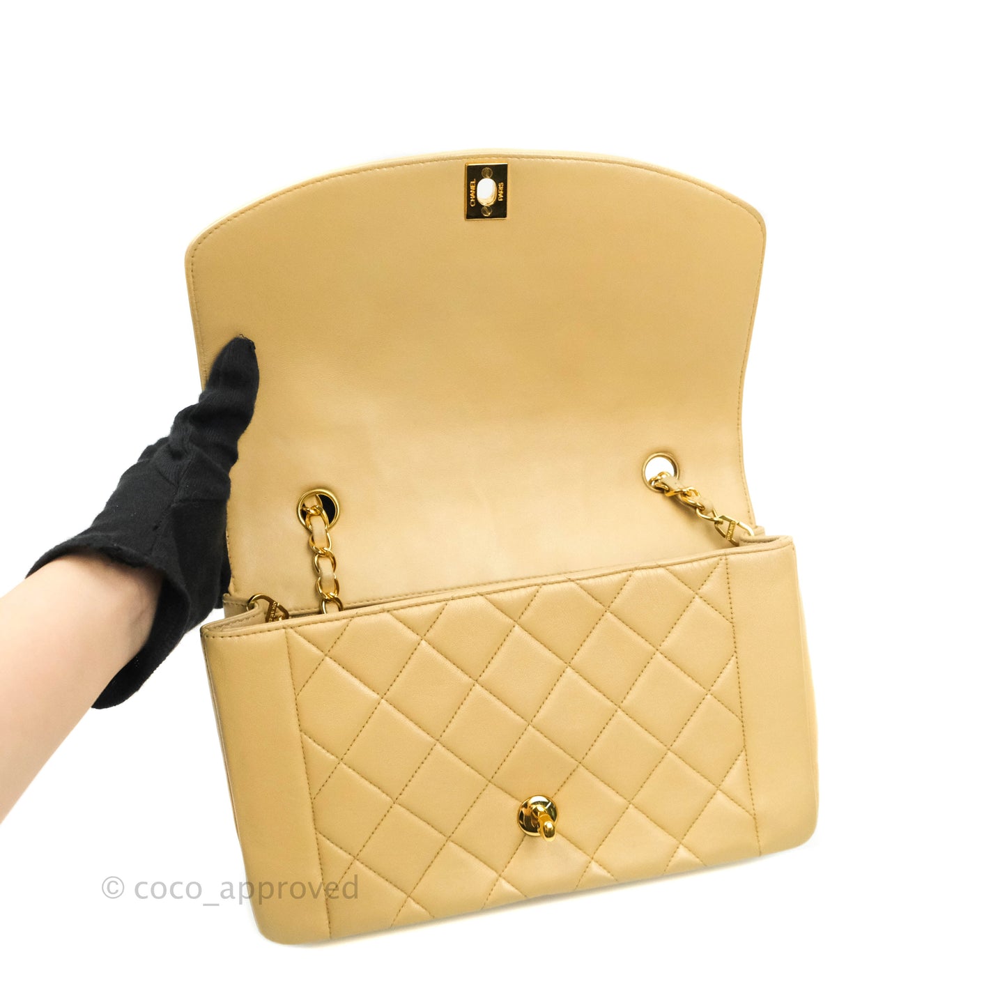 Chanel Quilted Beige Lambskin Medium Vintage Classic Diana Flap Bag