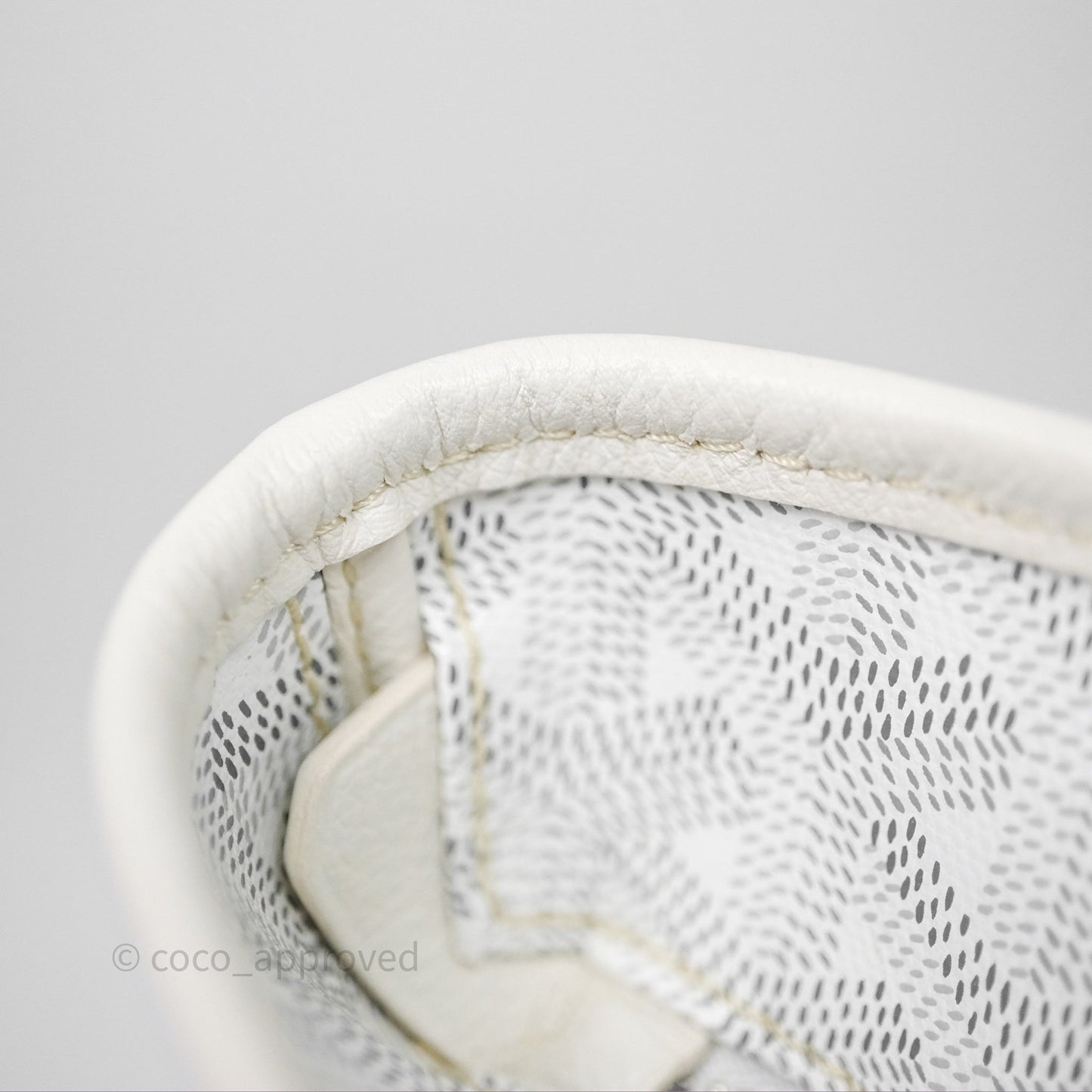 Goyard Artois Goyardine Canvas PM⁣⁣⁣⁣⁣⁣⁣⁣⁣⁣⁣⁣⁣⁣⁣⁣⁣⁣⁣⁣ White Canvas