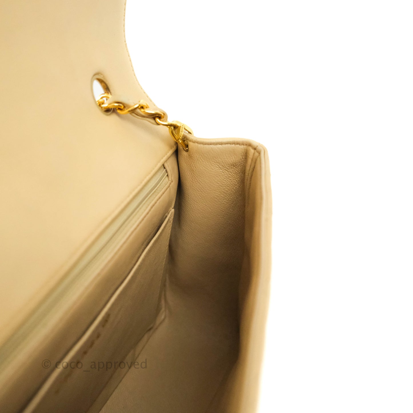 Chanel Quilted Beige Lambskin Medium Vintage Classic Diana Flap Bag