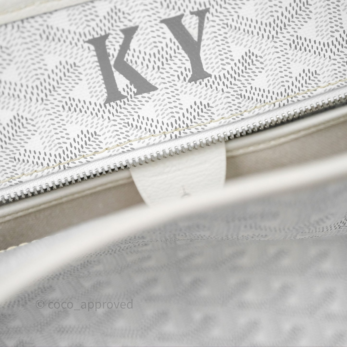 Goyard Artois Goyardine Canvas PM⁣⁣⁣⁣⁣⁣⁣⁣⁣⁣⁣⁣⁣⁣⁣⁣⁣⁣⁣⁣ White Canvas