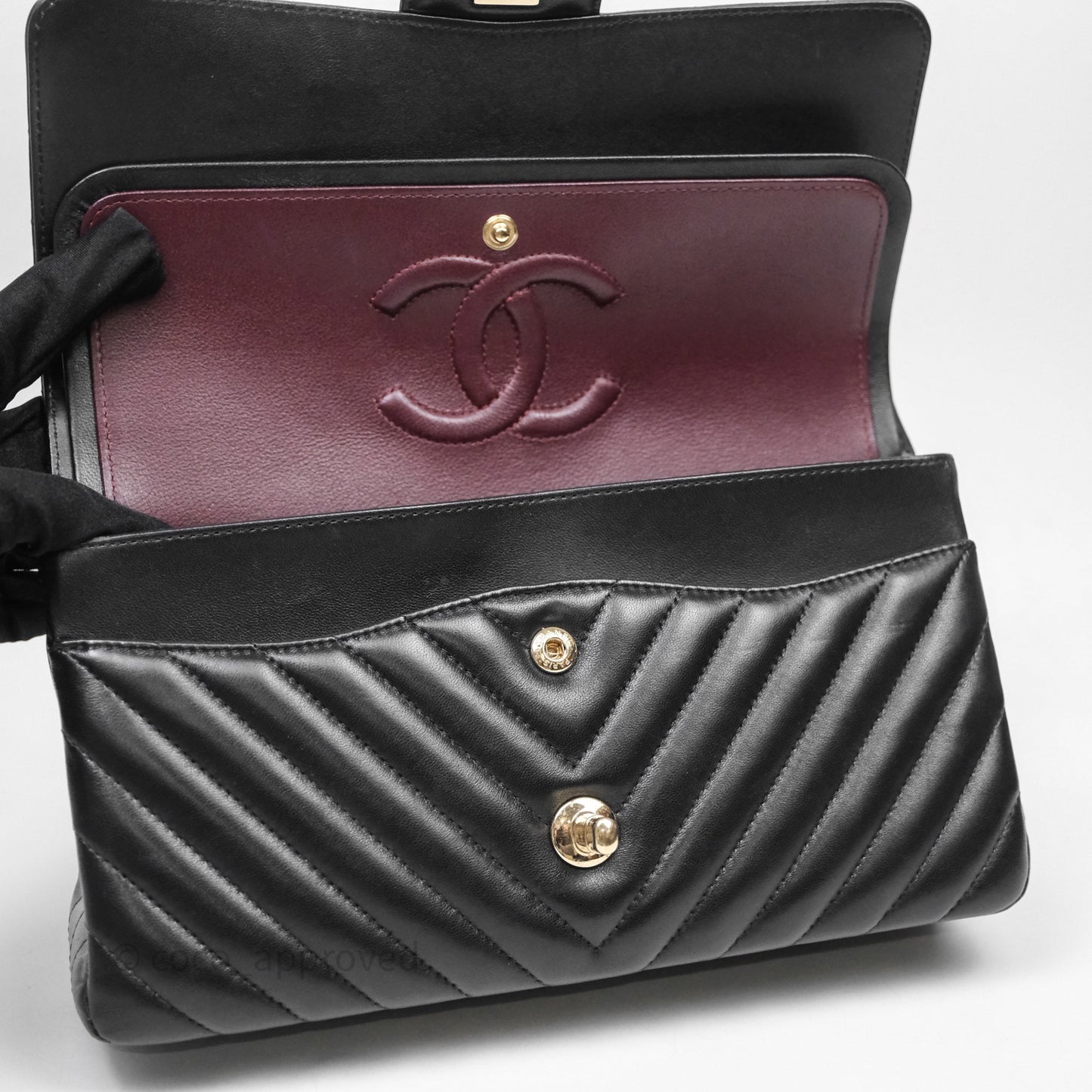 Chanel Classic M/L Medium Flap Chevron Black Lambskin Gold Hardware