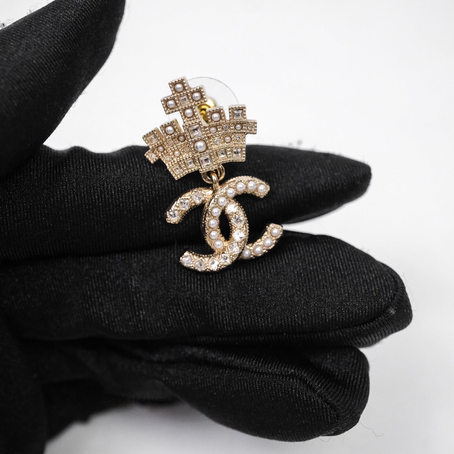 Chanel Crystal Pearl Crown CC Drop Earrings Gold Tone 21A