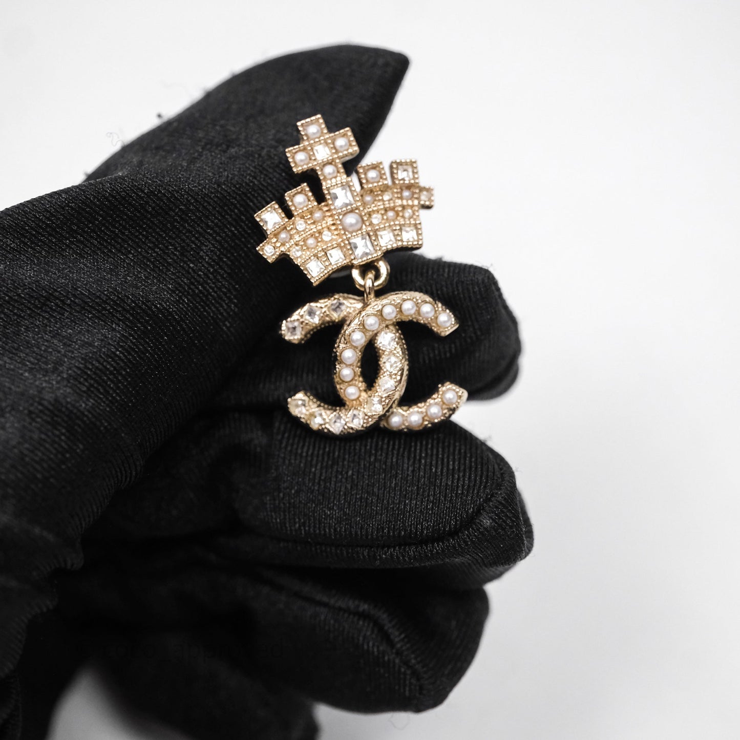 Chanel Crystal Pearl Crown CC Drop Earrings Gold Tone 21A