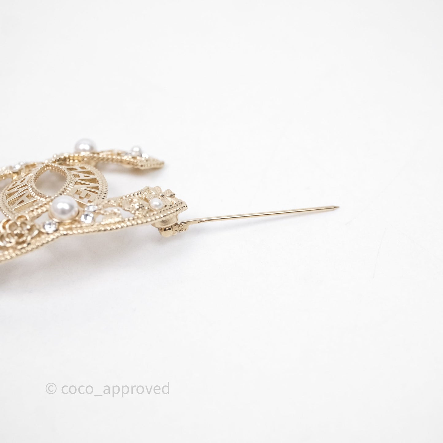 Chanel CC Pearl Crystal Brooch Gold Tone 21V