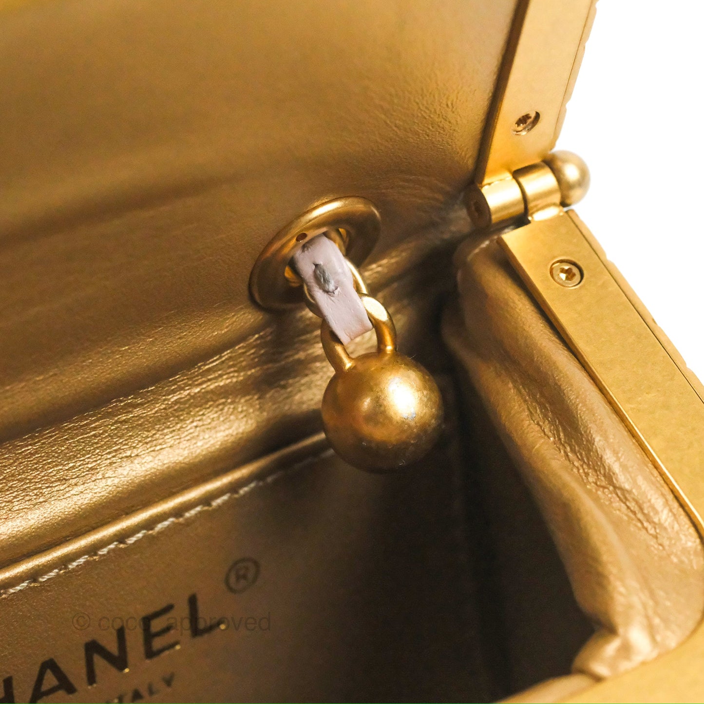 Chanel Kiss Lock Mini Vanity Pink Lambskin Gold Hardware