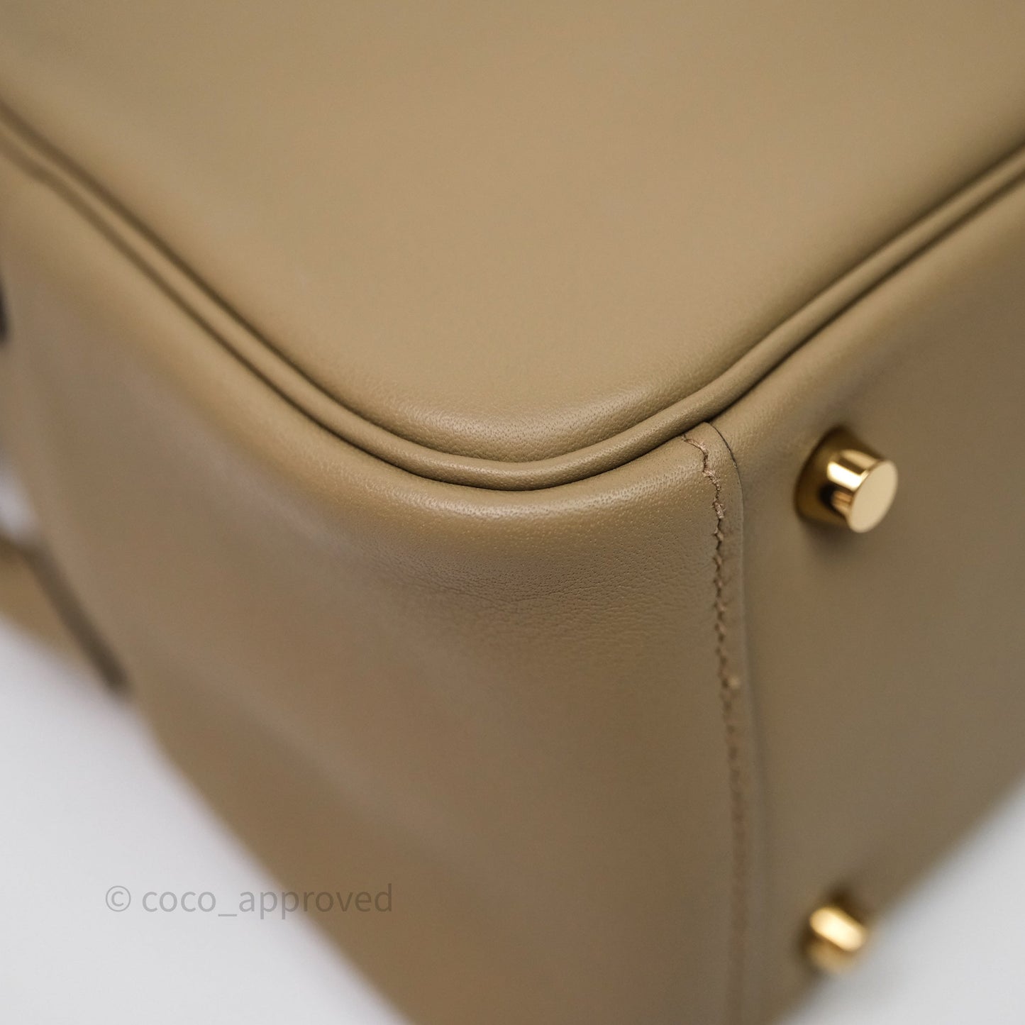 Hermès Mini Lindy II Swift Beige Marfa 8Q/Gris Misty H0 Gold Hardware