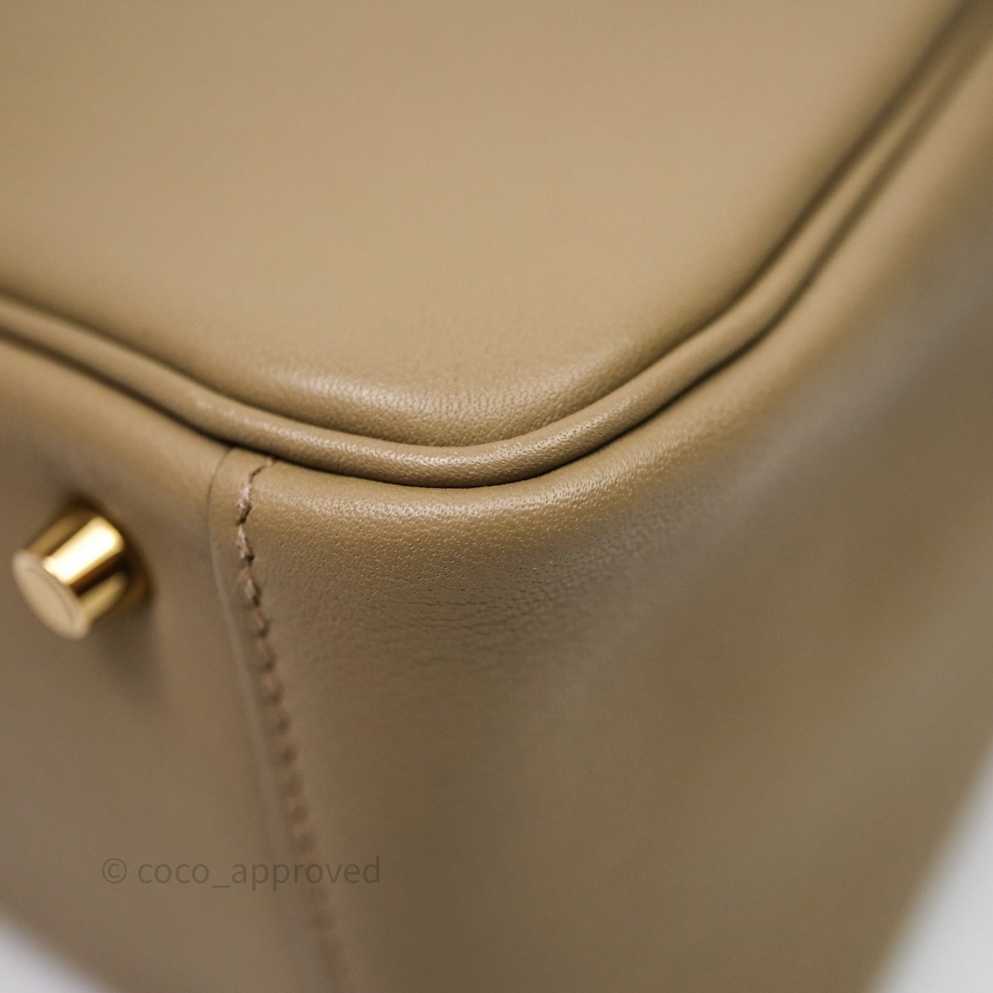 Hermès Mini Lindy II Swift Beige Marfa 8Q/Gris Misty H0 Gold Hardware