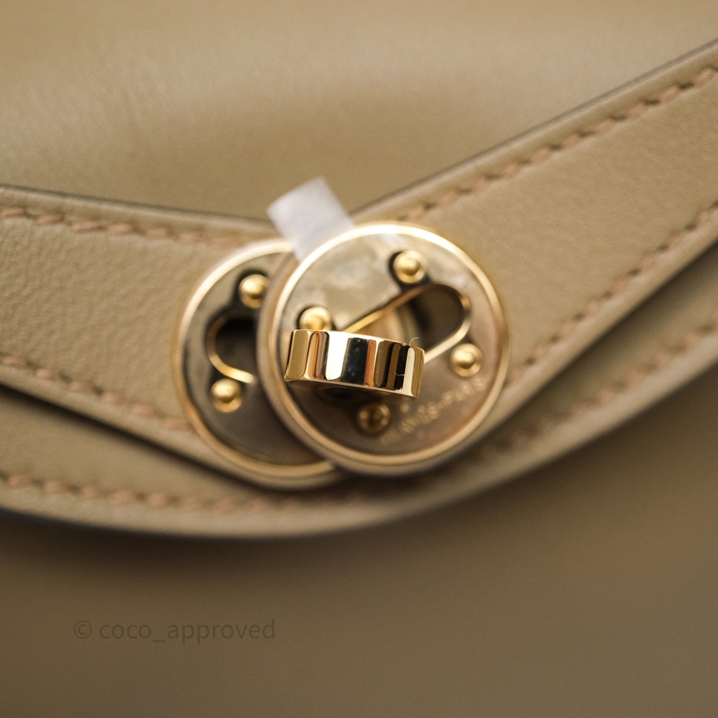 Hermès Mini Lindy II Swift Beige Marfa 8Q/Gris Misty H0 Gold Hardware