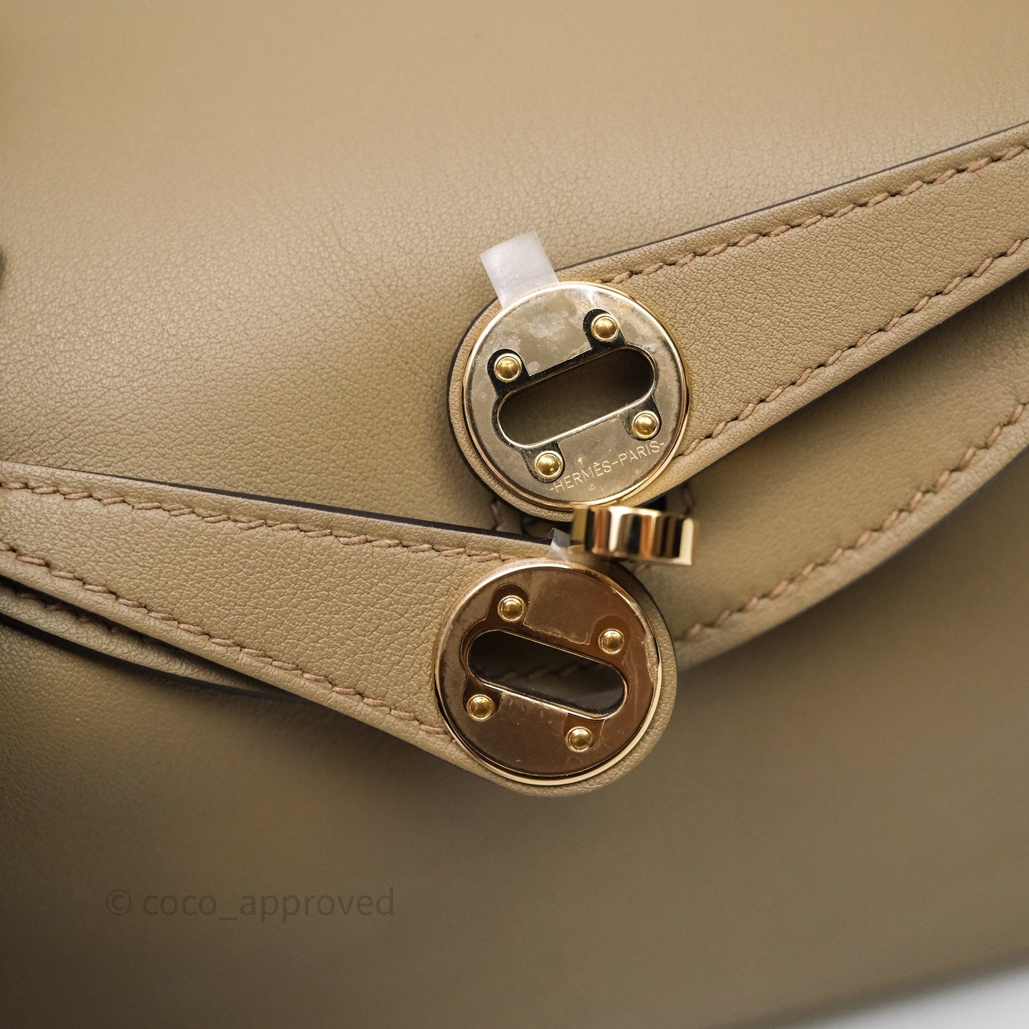 Hermès Mini Lindy II Swift Beige Marfa 8Q/Gris Misty H0 Gold Hardware