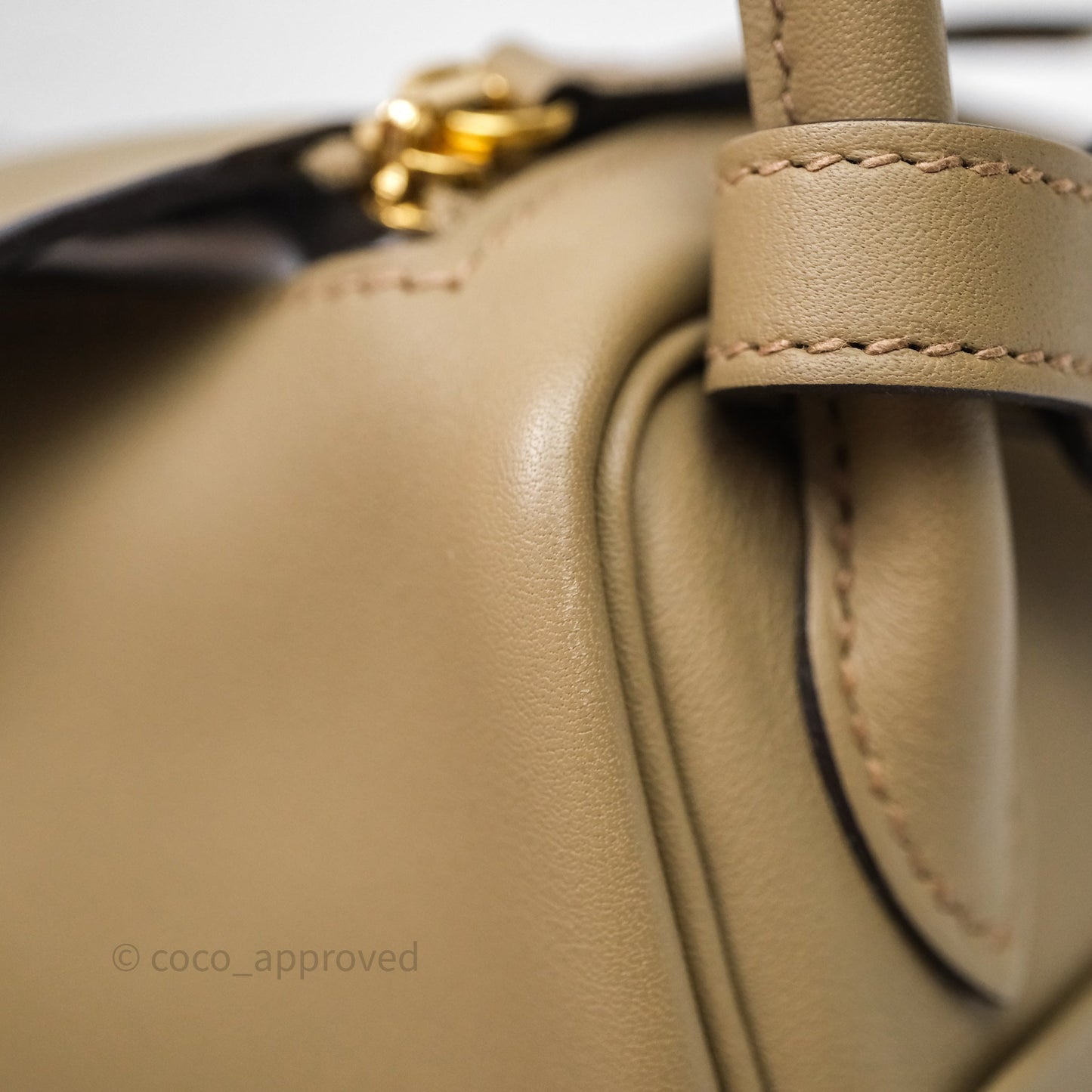 Hermès Mini Lindy II Swift Beige Marfa 8Q/Gris Misty H0 Gold Hardware