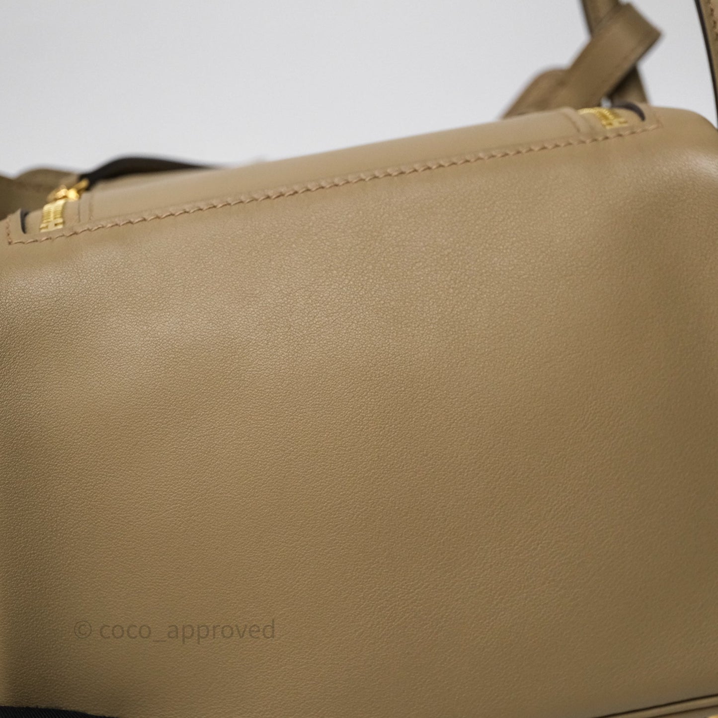 Hermès Mini Lindy II Swift Beige Marfa 8Q/Gris Misty H0 Gold Hardware