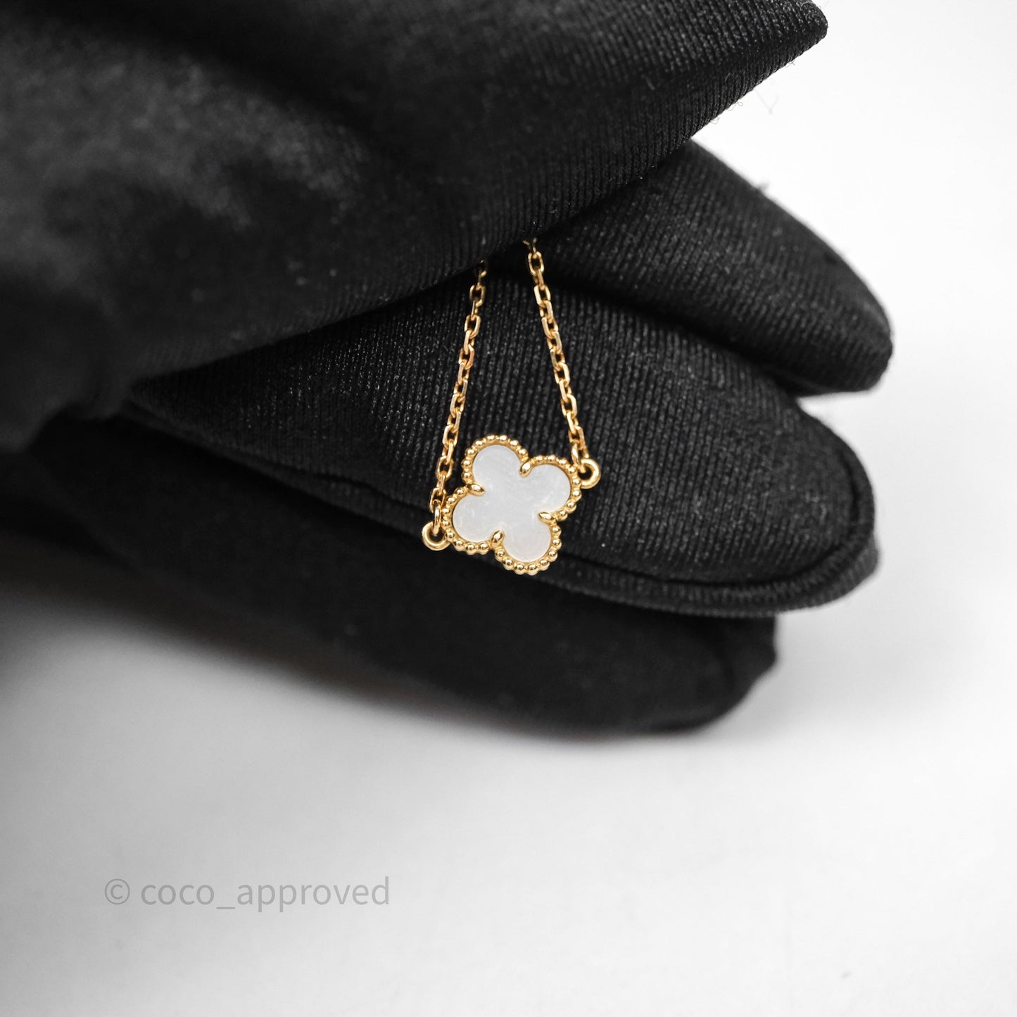 Van Cleef & Arpels Sweet Alhambra Pendant Bracelet White Mother-of-pearl Gold