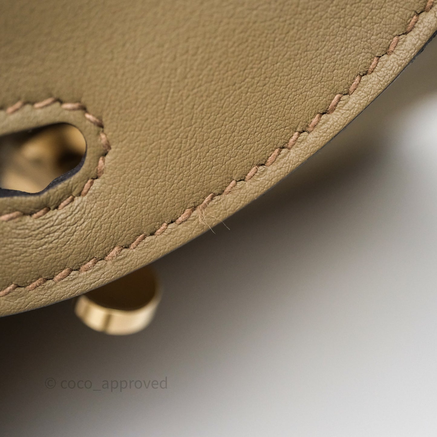 Hermès Mini Lindy II Swift Beige Marfa 8Q/Gris Misty H0 Gold Hardware