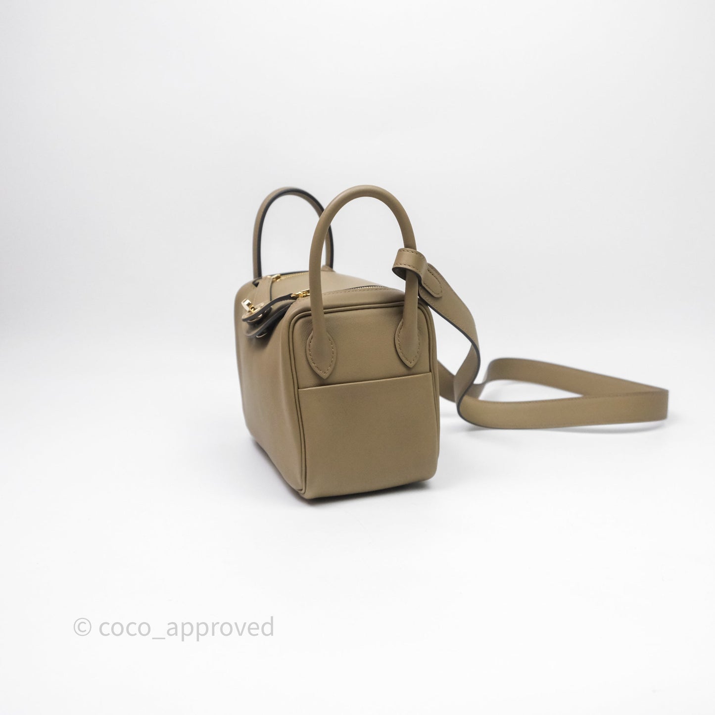 Hermès Mini Lindy II Swift Beige Marfa 8Q/Gris Misty H0 Gold Hardware