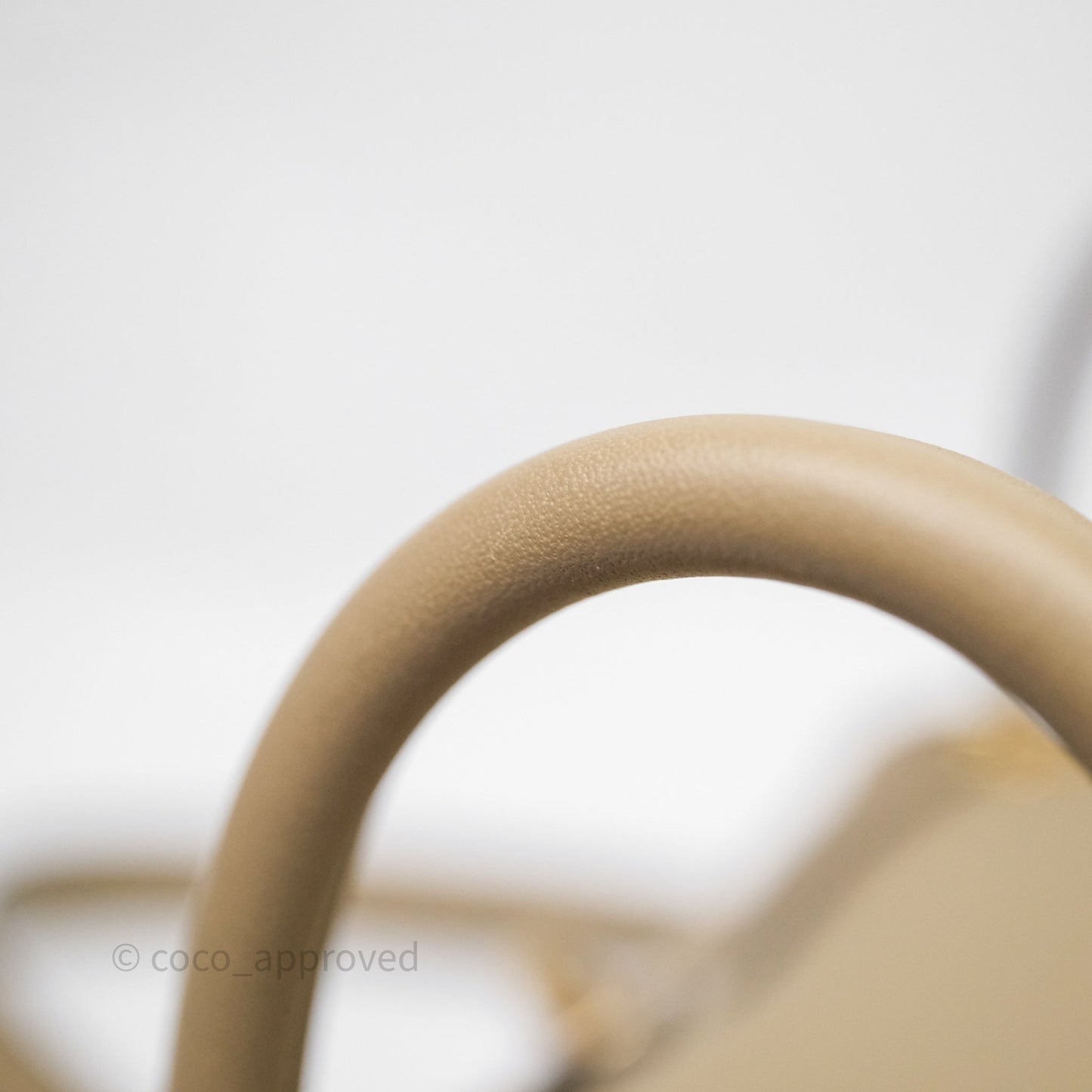 Hermès Mini Lindy II Swift Beige Marfa 8Q/Gris Misty H0 Gold Hardware