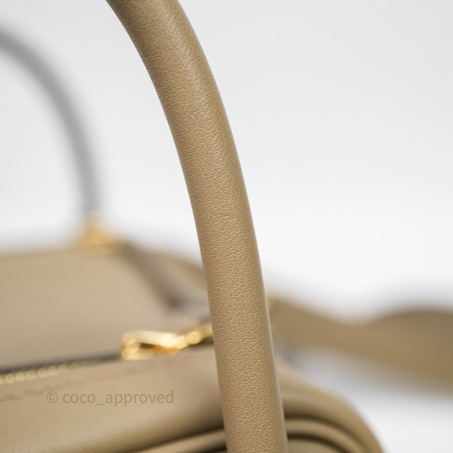 Hermès Mini Lindy II Swift Beige Marfa 8Q/Gris Misty H0 Gold Hardware