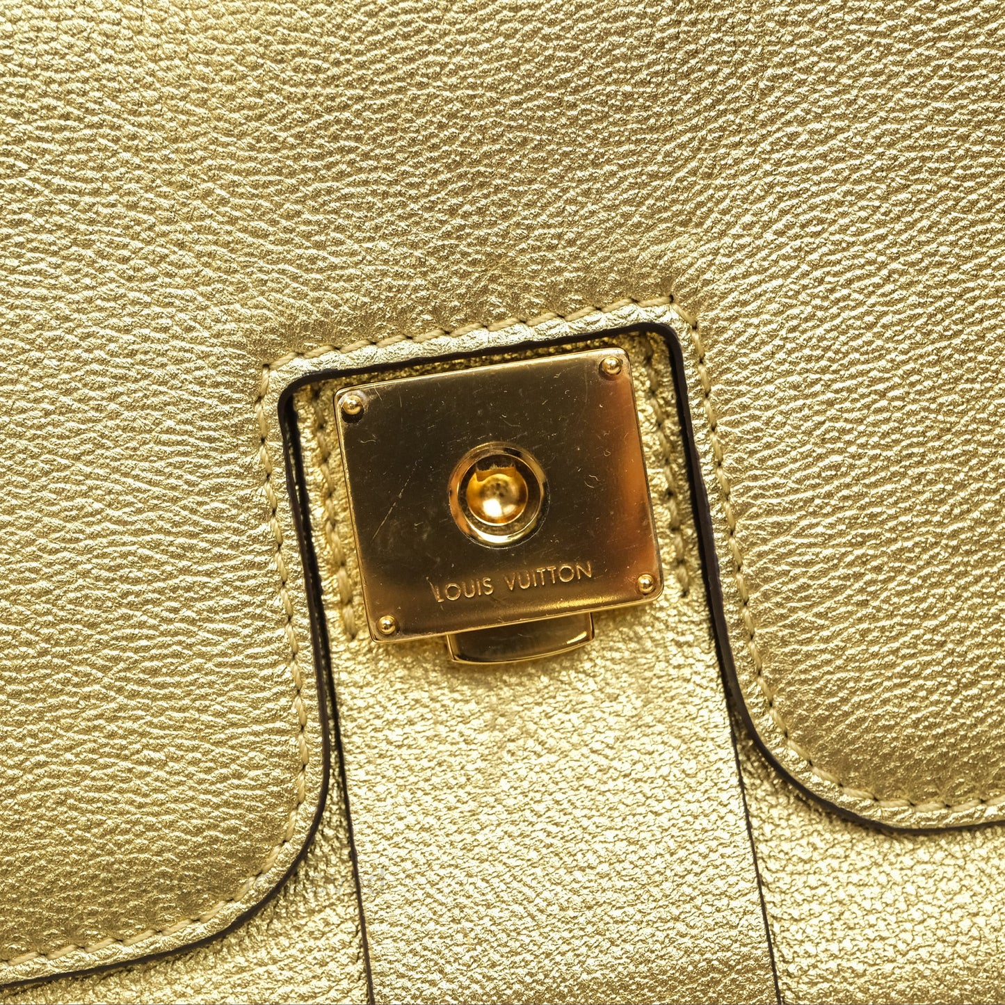 Louis Vuitton Very Chain Gold Bag Gold Hardware