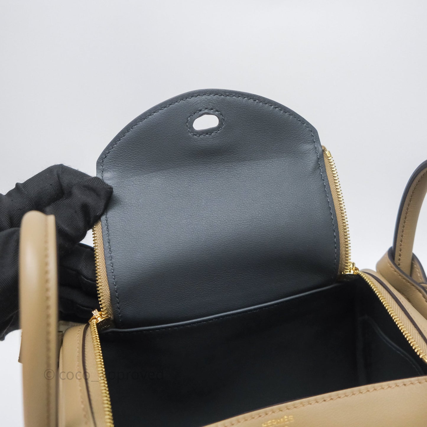 Hermès Mini Lindy II Swift Beige Marfa 8Q/Gris Misty H0 Gold Hardware