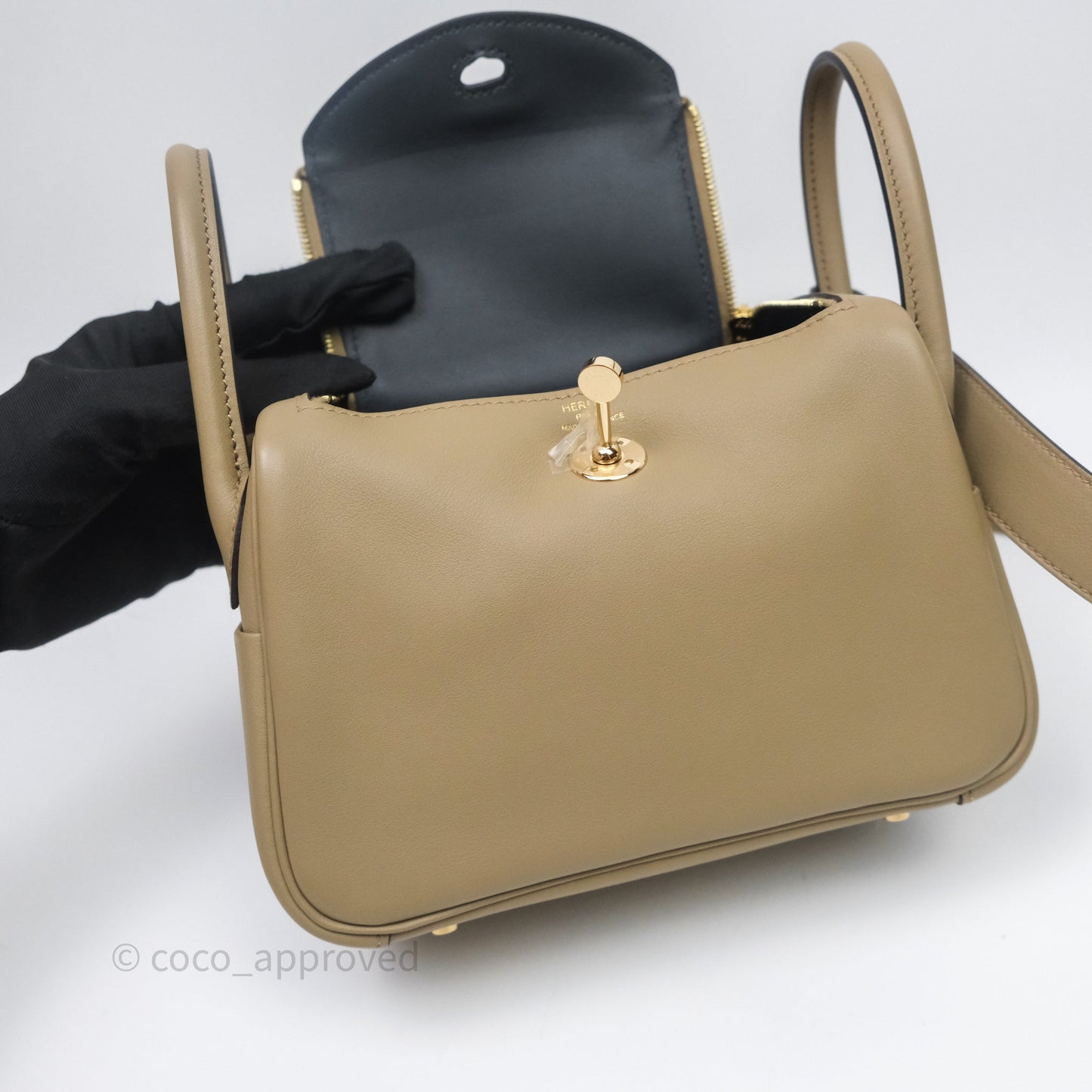 Hermès Mini Lindy II Swift Beige Marfa 8Q/Gris Misty H0 Gold Hardware