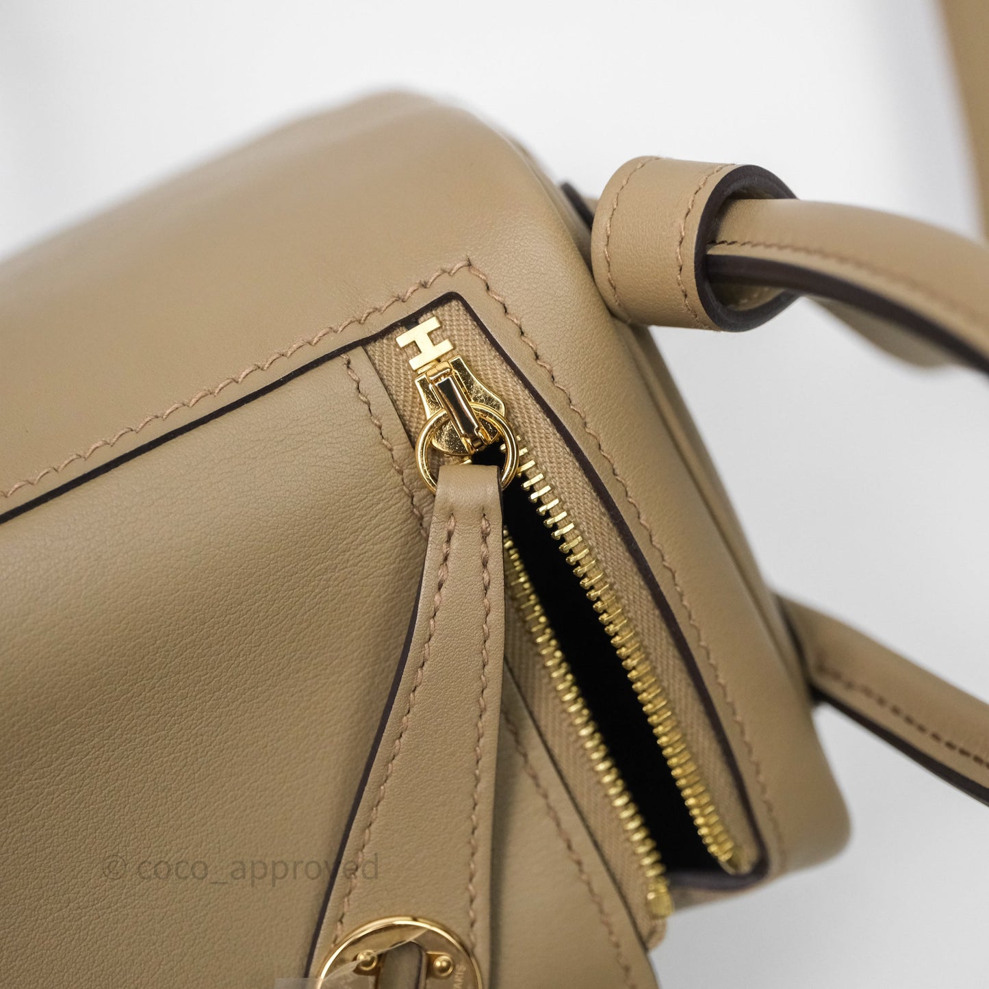Hermès Mini Lindy II Swift Beige Marfa 8Q/Gris Misty H0 Gold Hardware