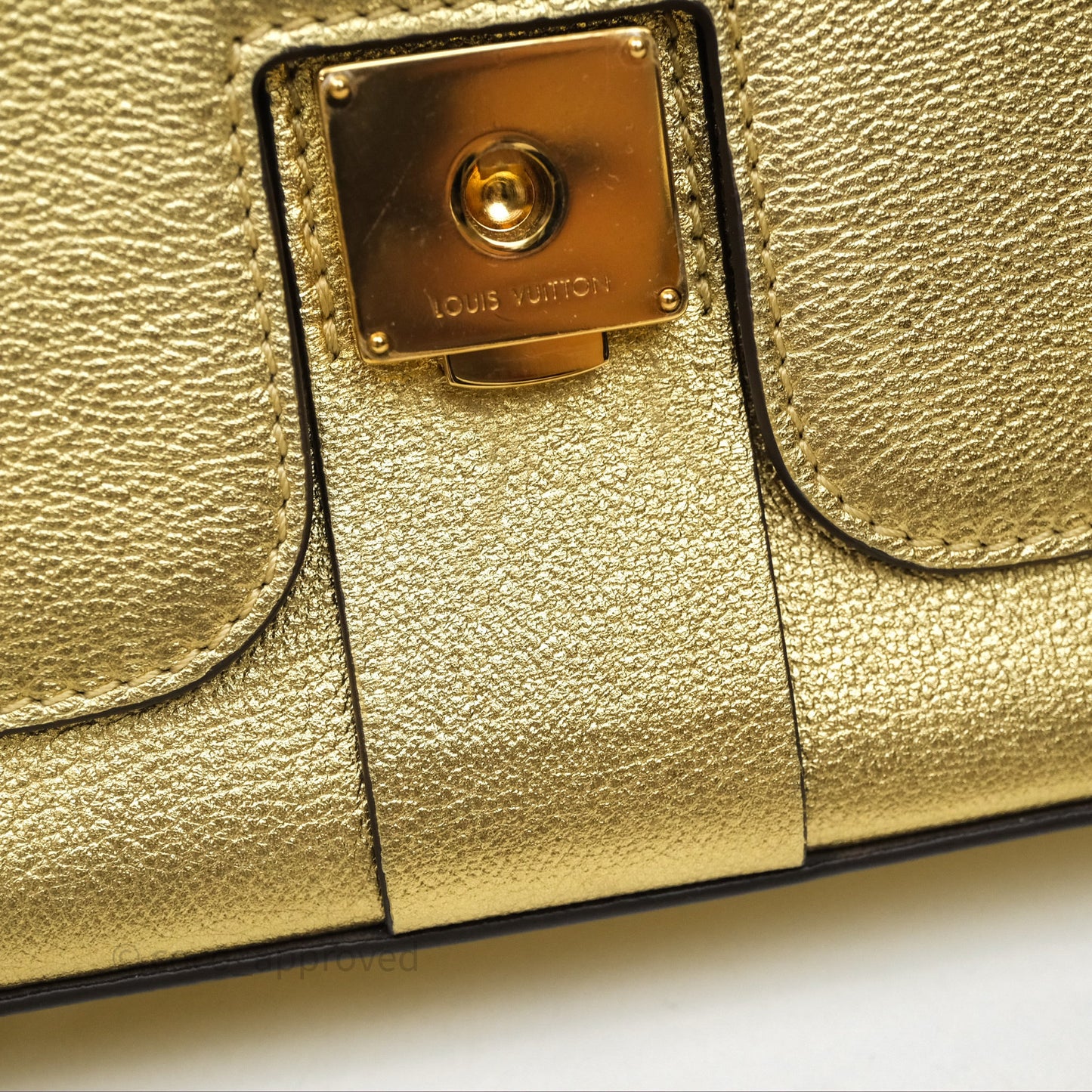 Louis Vuitton Very Chain Gold Bag Gold Hardware