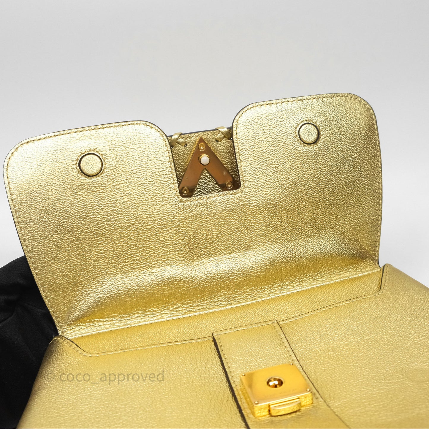 Louis Vuitton Very Chain Gold Bag Gold Hardware
