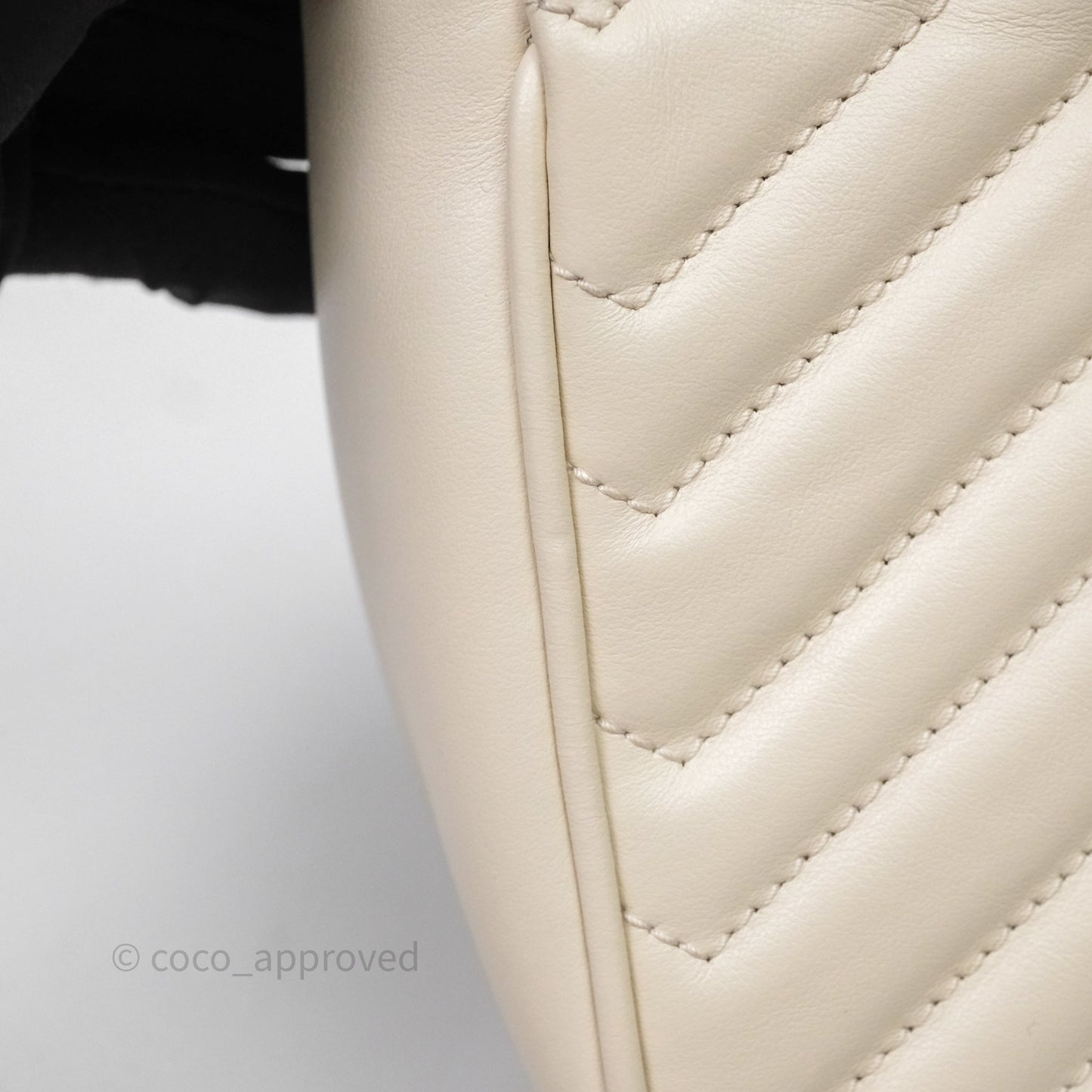 Gucci GG Marmont Matelassé Leather Small Bag White