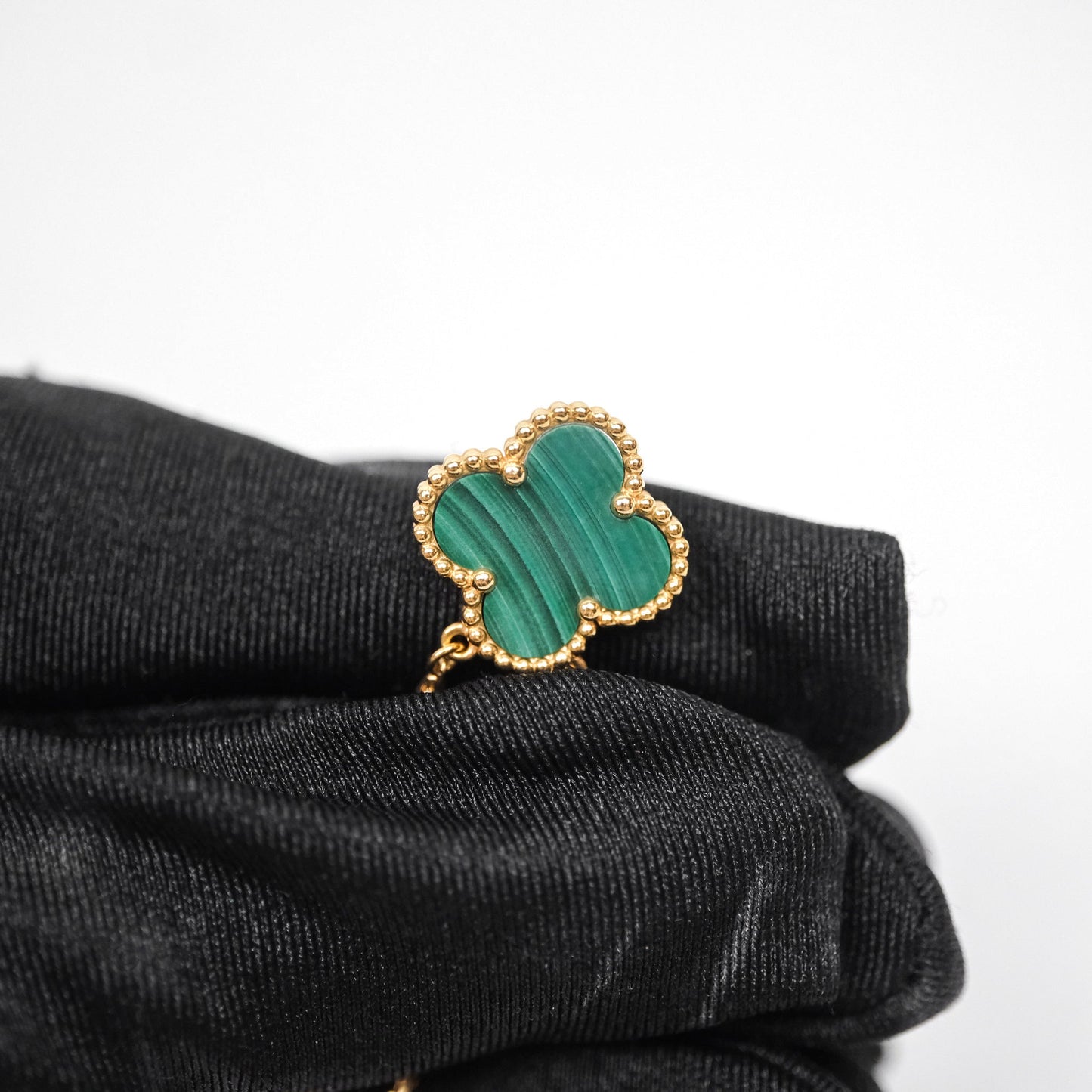 Van Cleef & Arpels Vintage Alhambra Pendant Malachite Yellow Gold