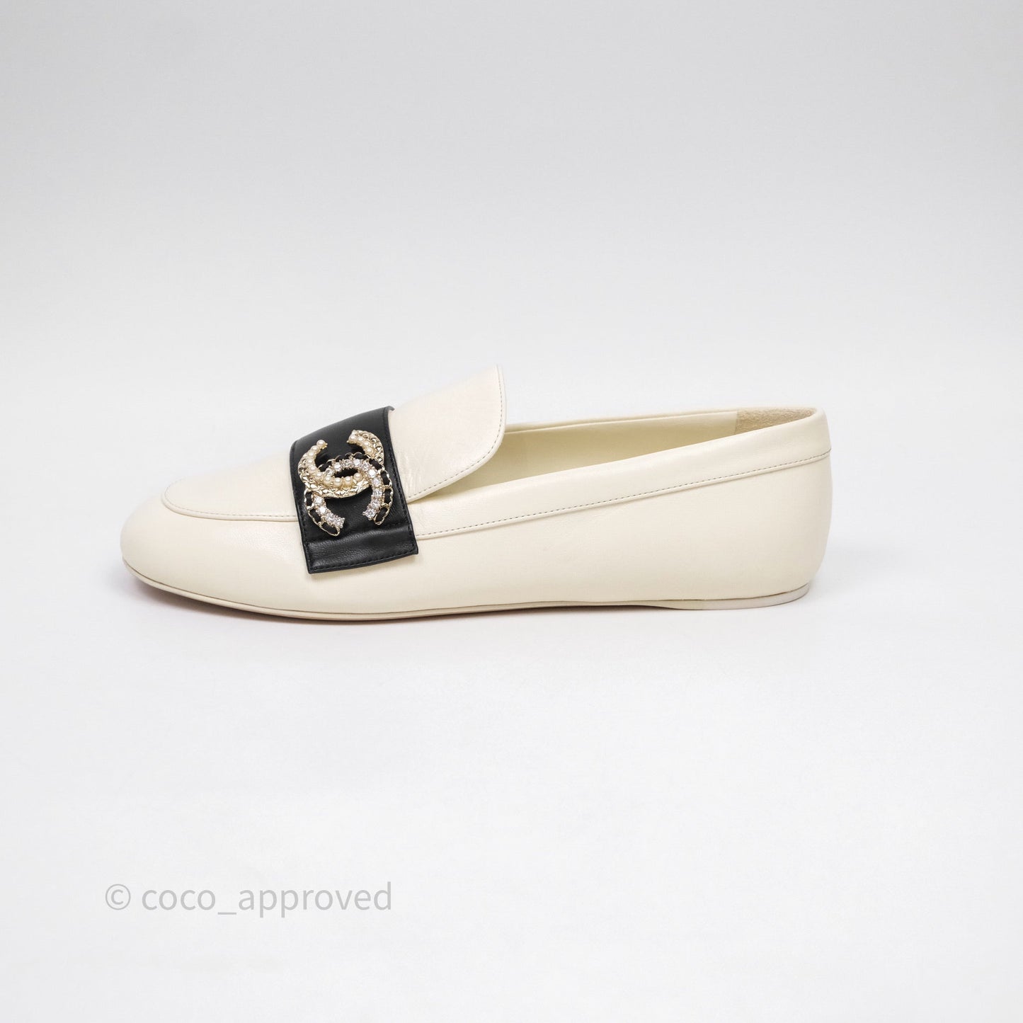 Chanel CC White/Black Loafers Size 37