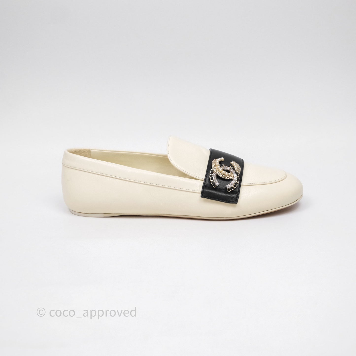 Chanel CC White/Black Loafers Size 37
