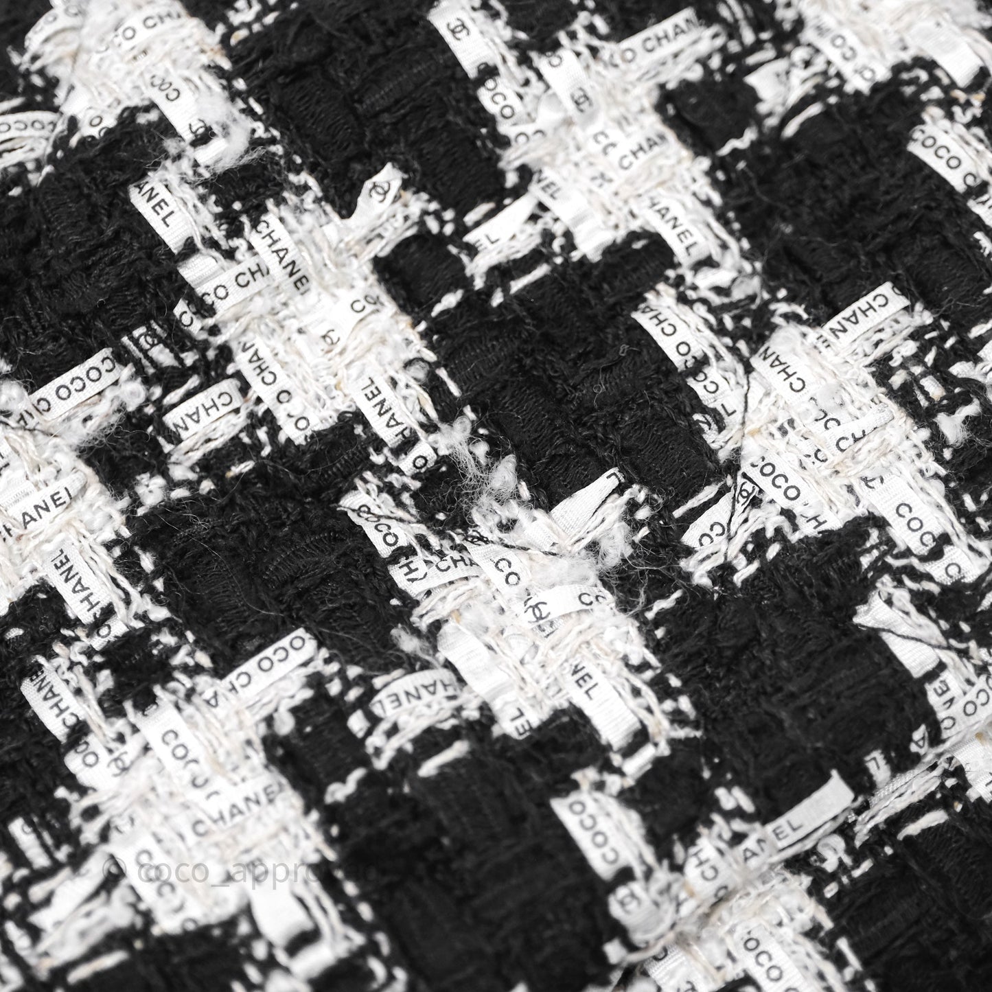 Chanel 19 Small Tweed Houndstooth Black & White Mixed Hardware