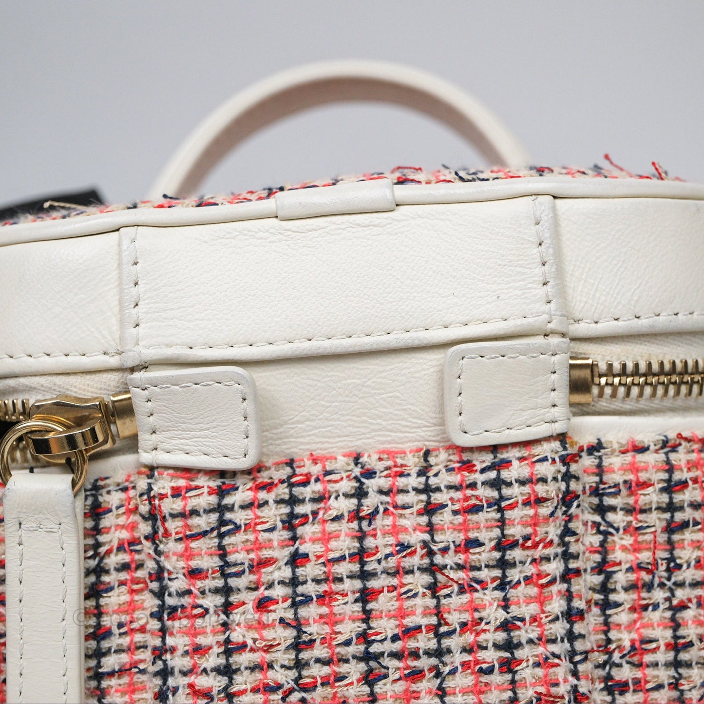 Chanel Round Vanity Clutch With Chain White Tweed Gold Hardware